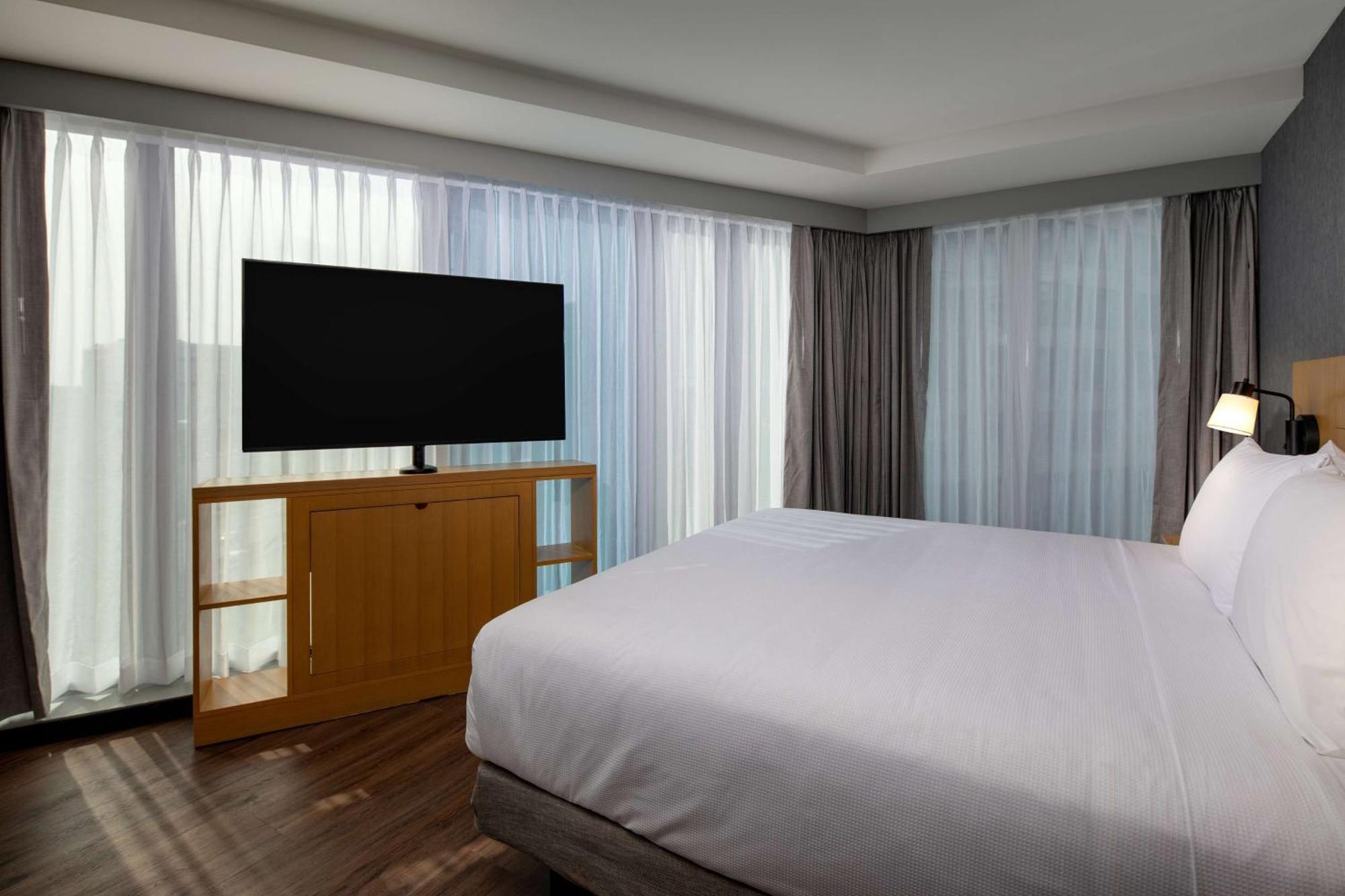 Hyatt Place Boston/seaport District 3*