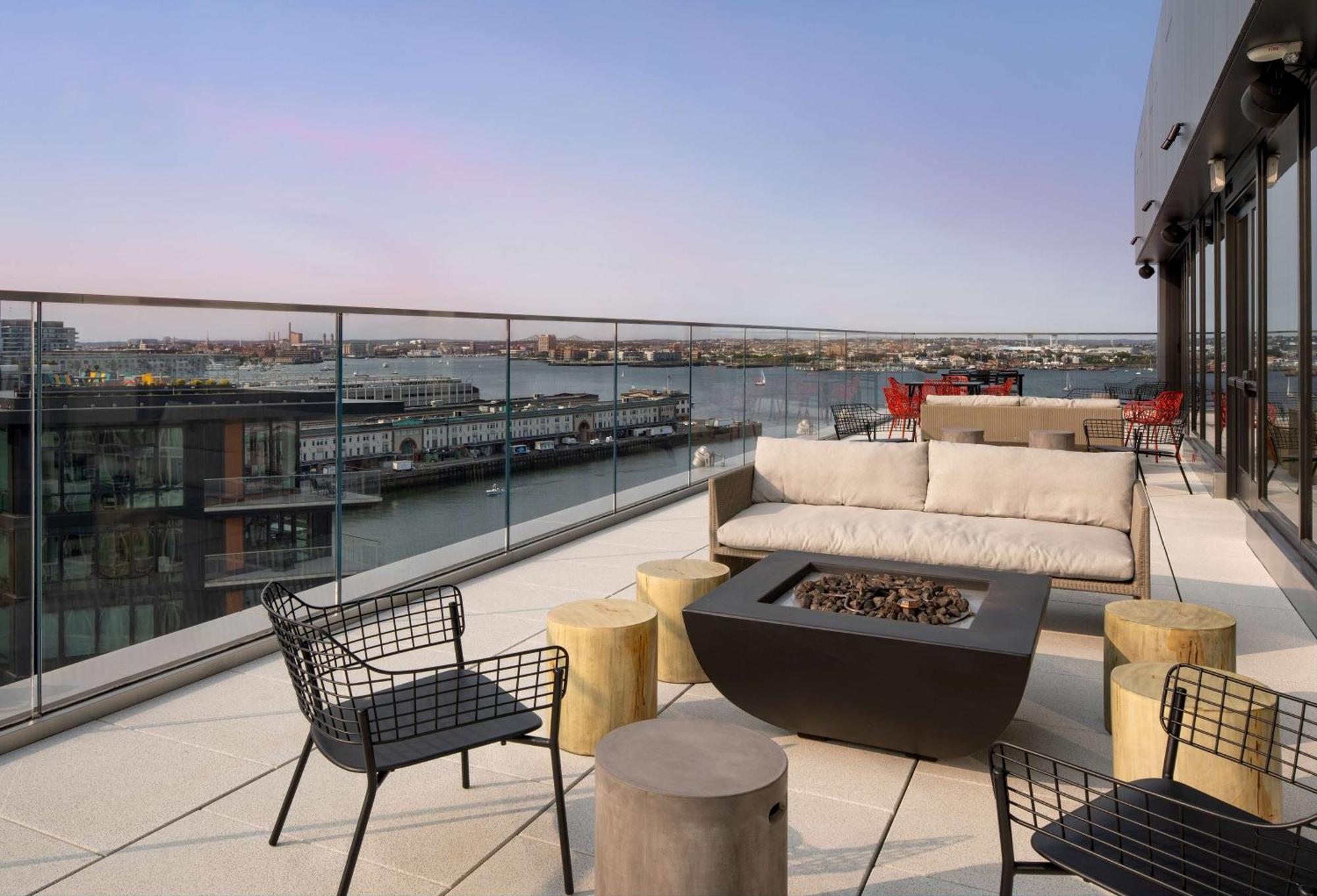 Hyatt Place Boston/seaport District 3*