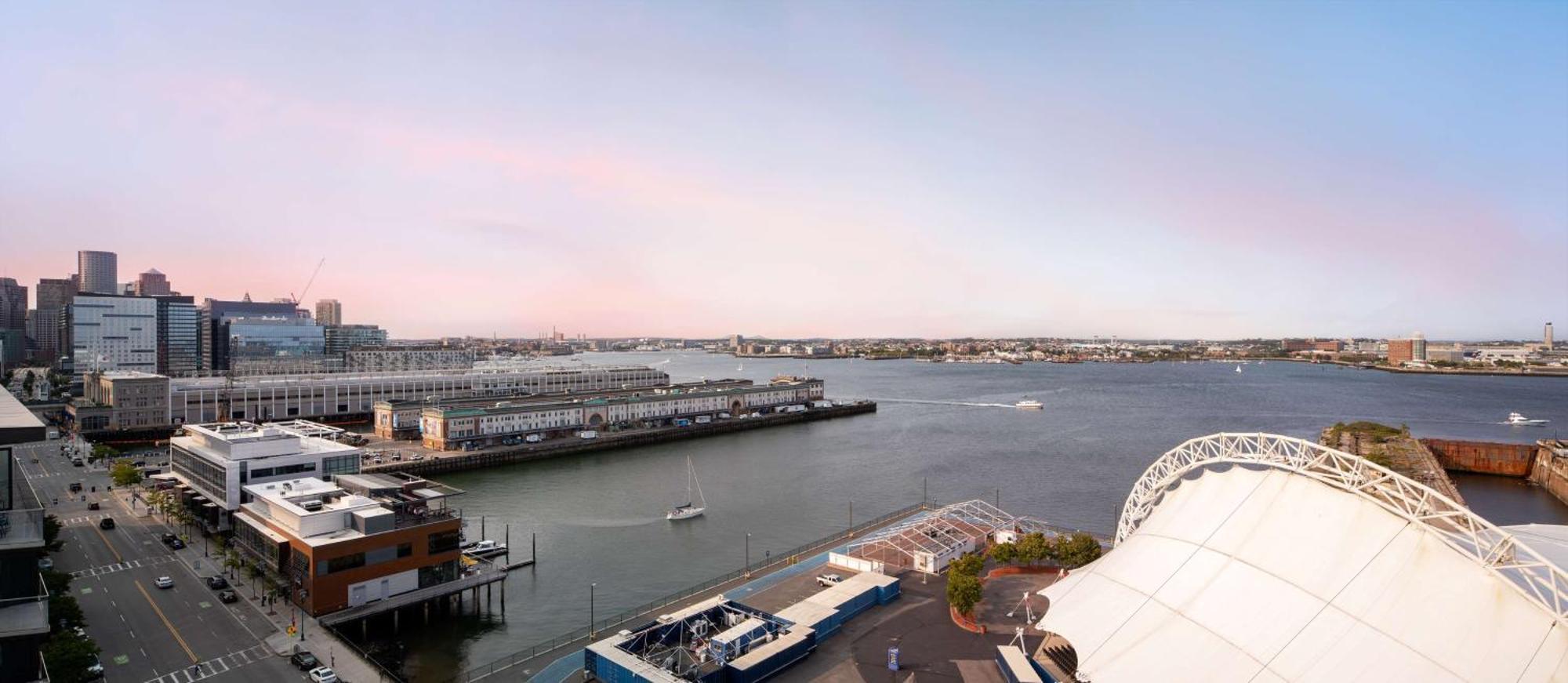 Hyatt Place Boston/seaport District Hotel Boston