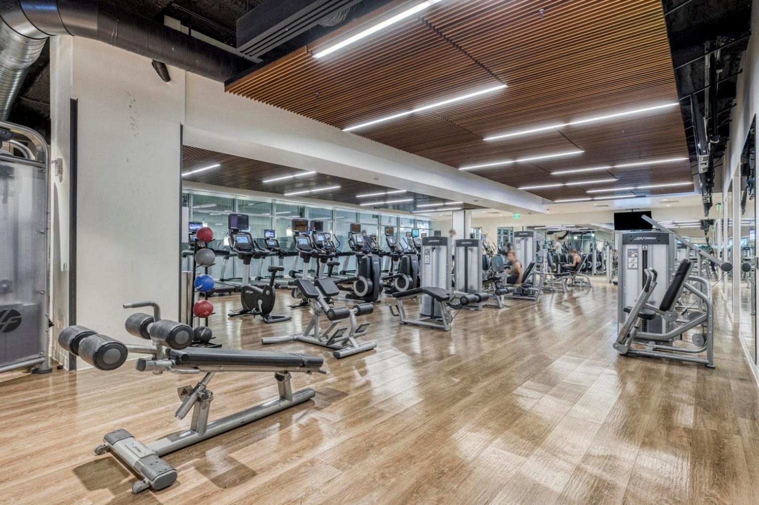 N Station Studio W Wd Gym Nr Td Garden Bos-682 *