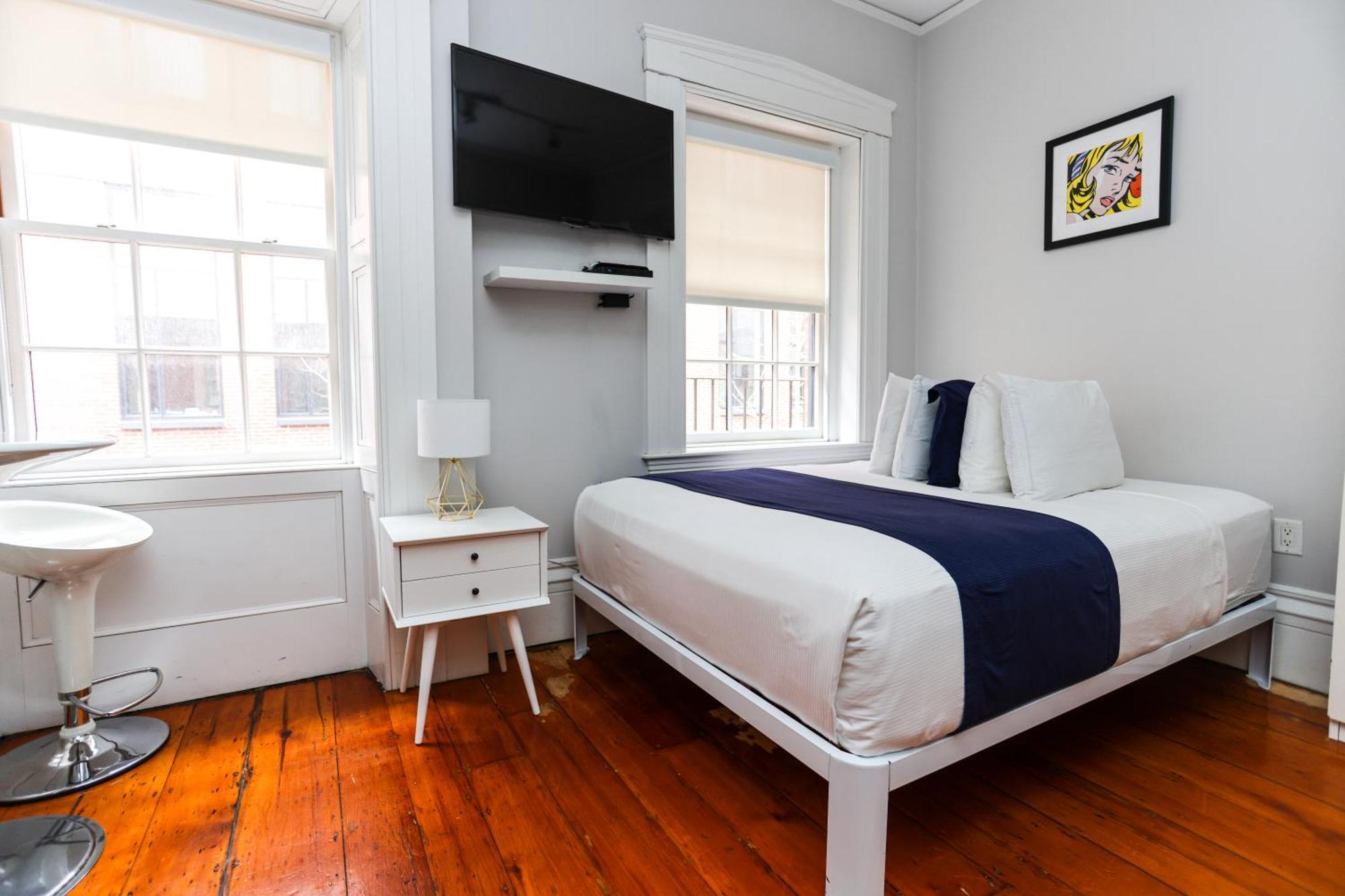 Charming & Stylish On Beacon Hill #12 *