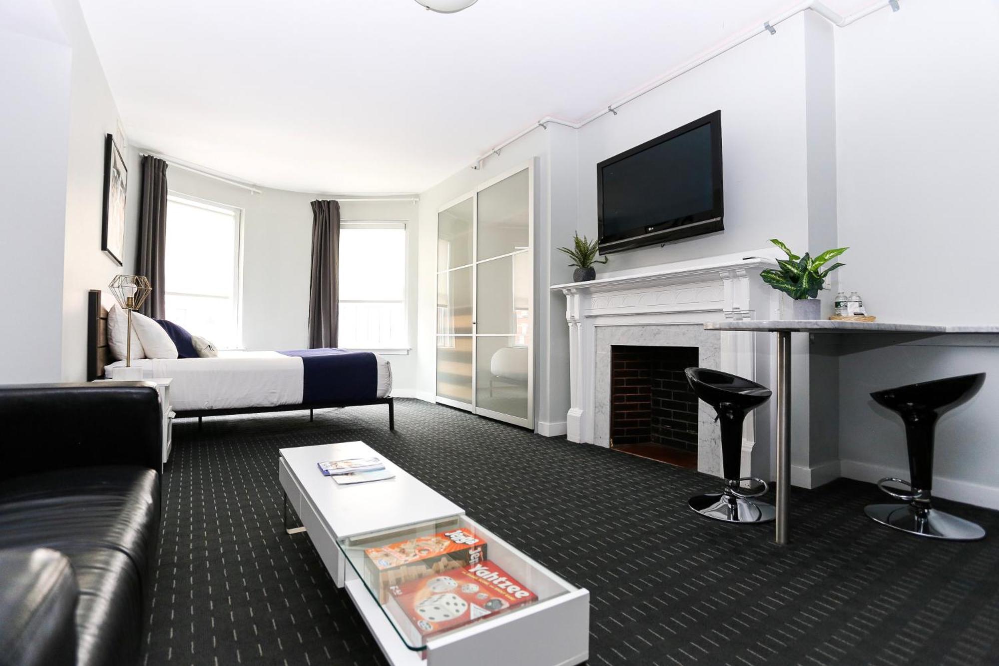 Charming On Boston's Iconic Newbury St. #8 Apartamento *