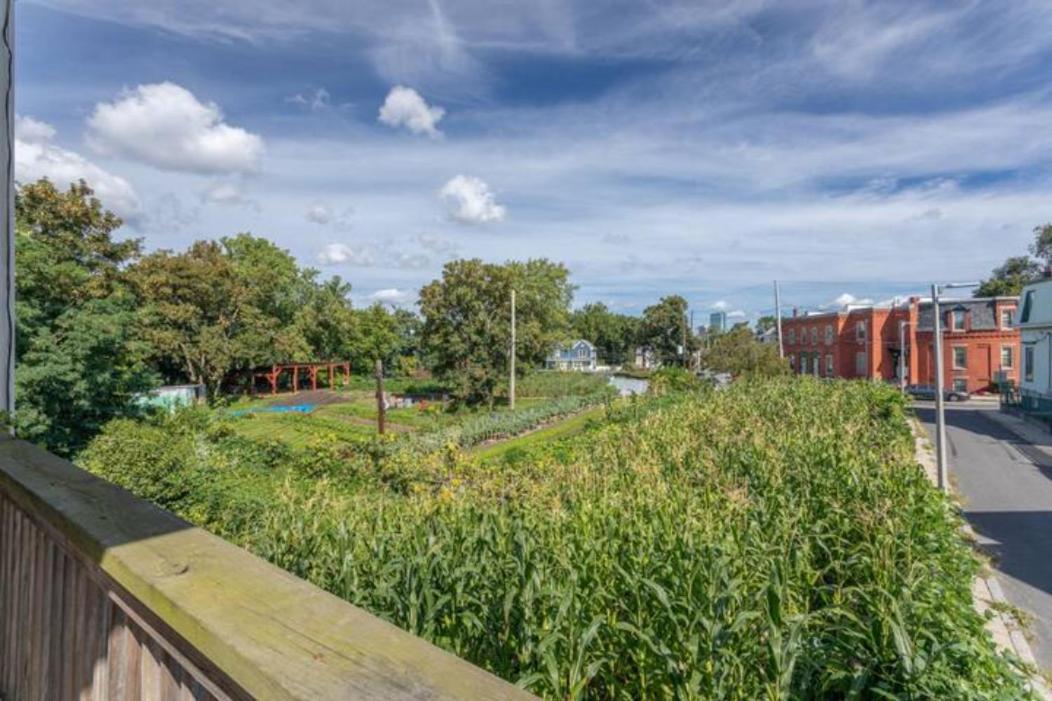 Apartment New! Entire House Near Mbta, 3 Mi To Fenway!