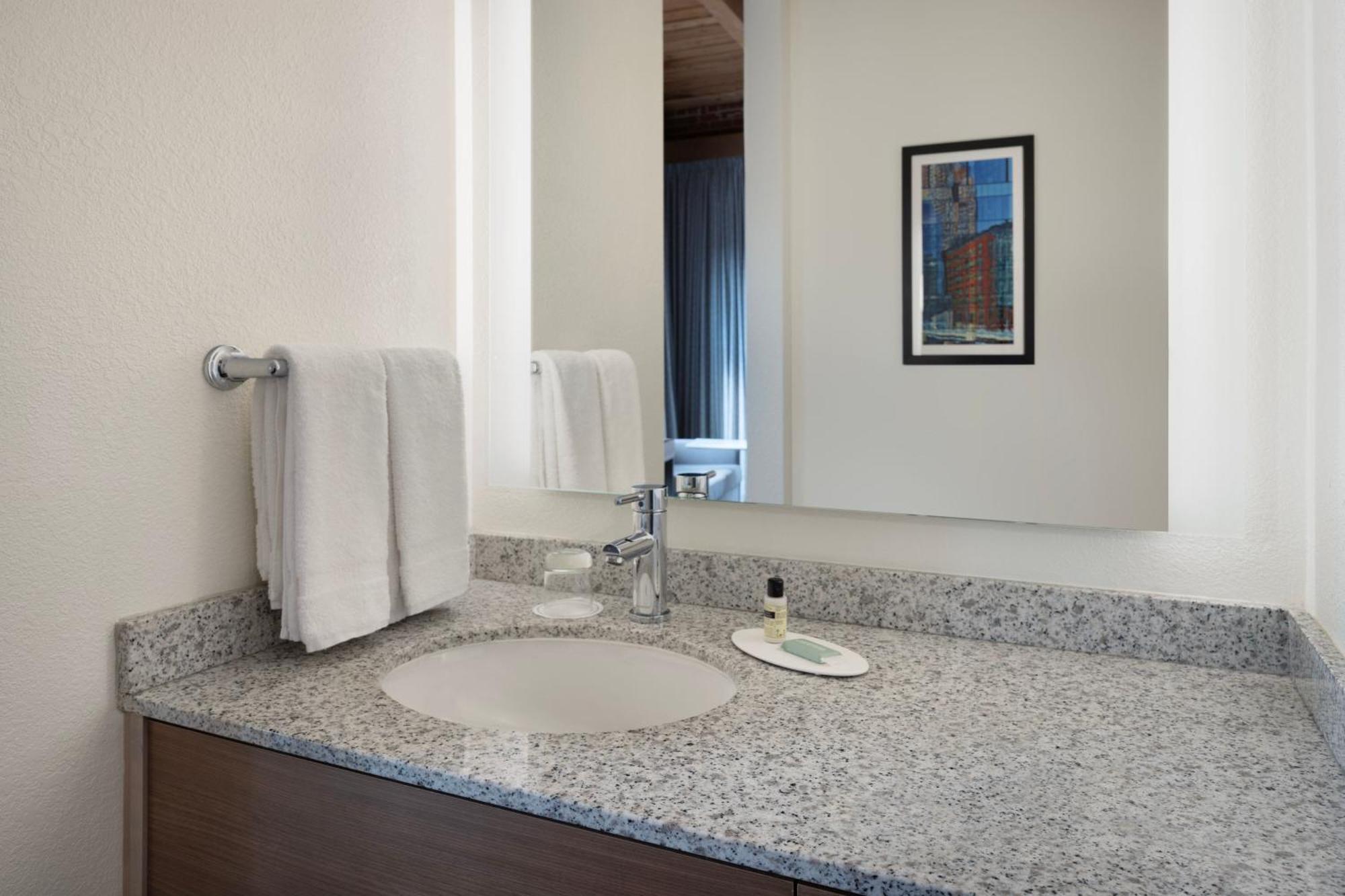 Hotel By Marriott Downtown Seaport