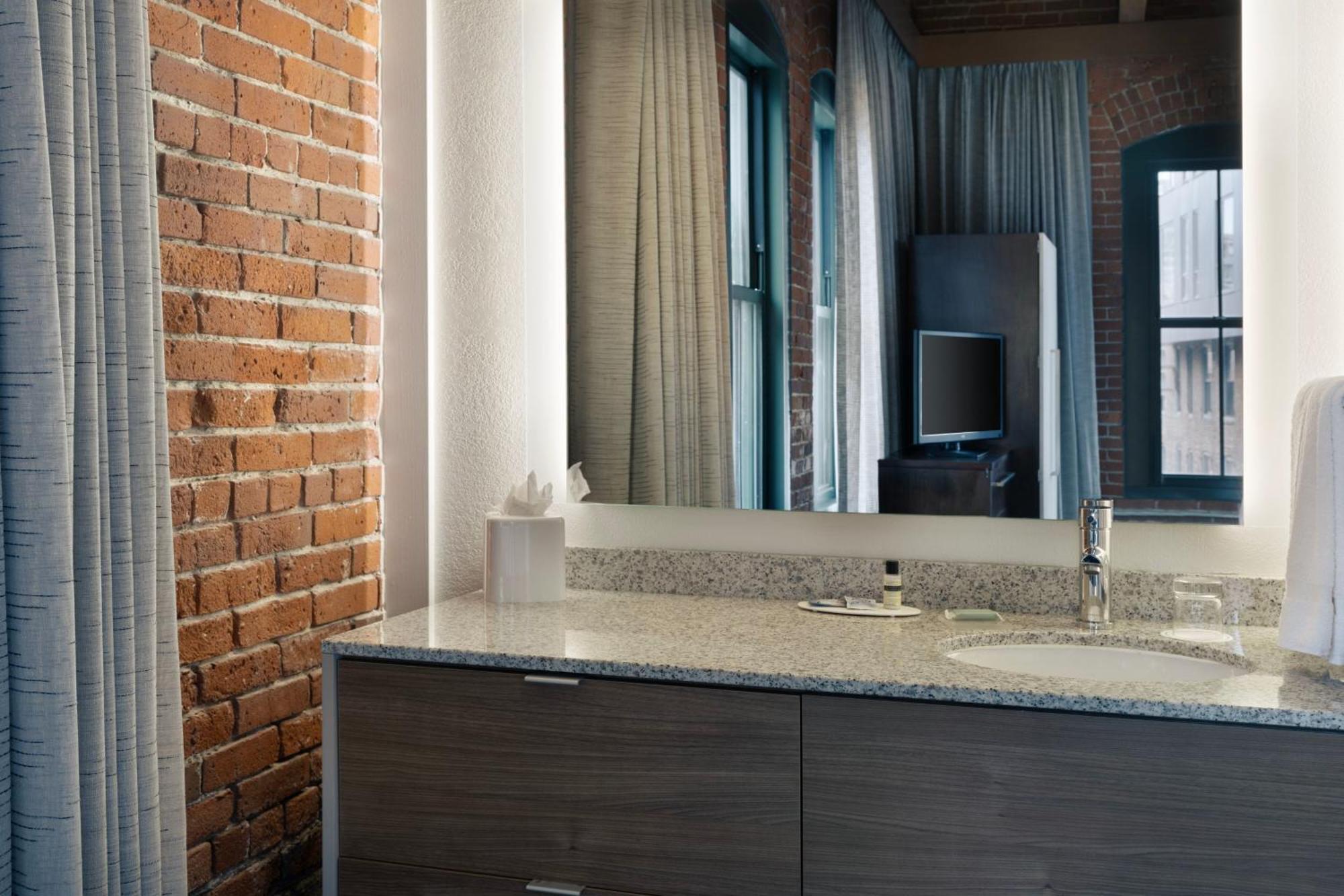 By Marriott Downtown Seaport Hotel Boston