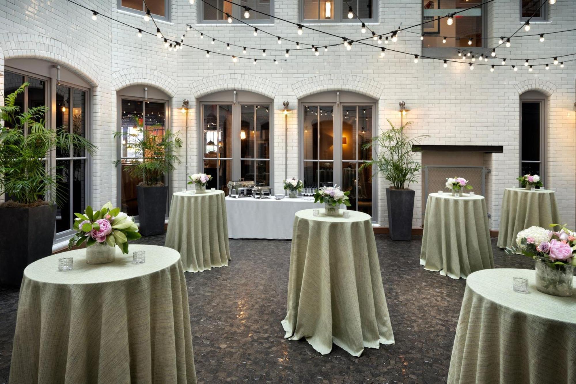 Hotel By Marriott Downtown Seaport 3*