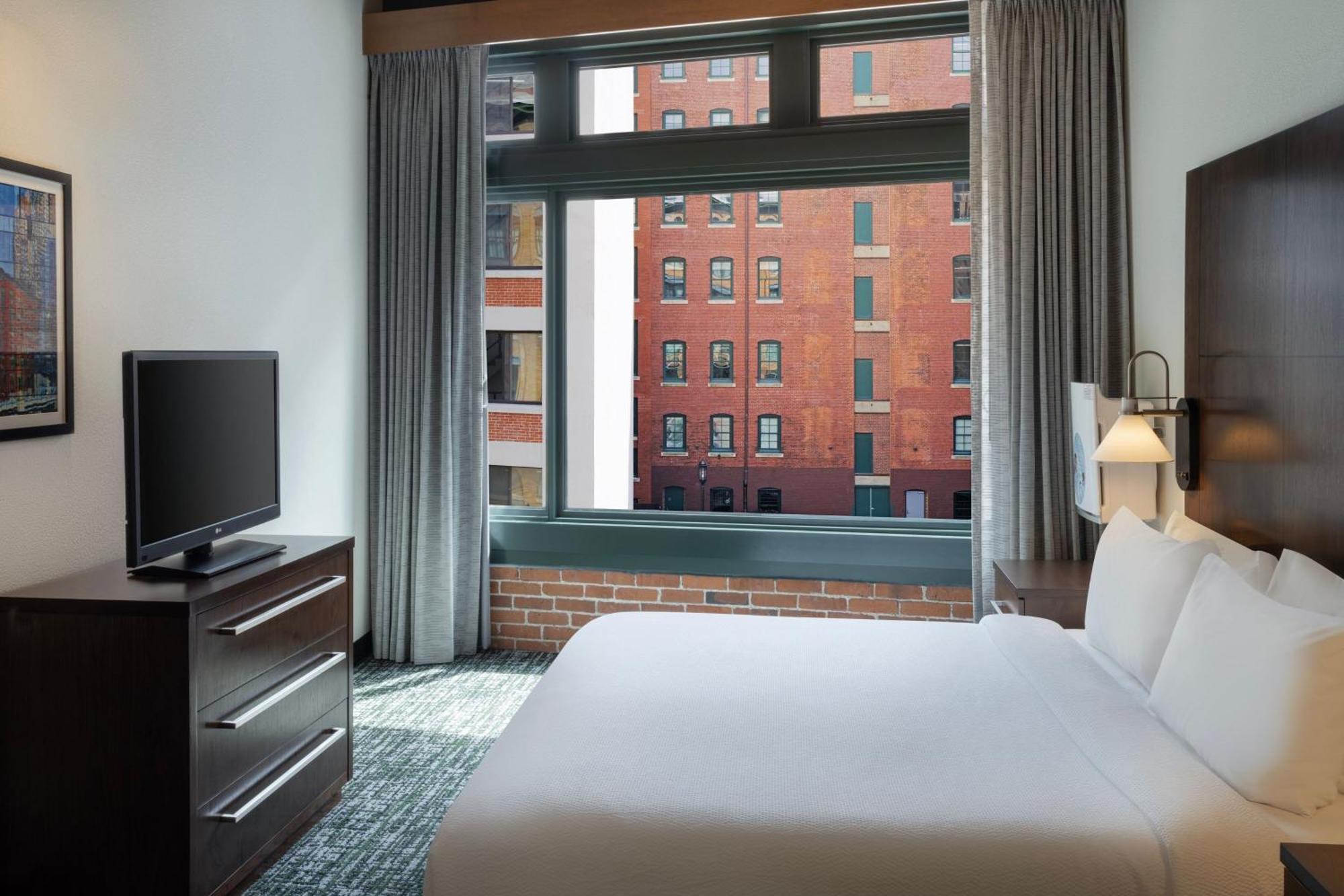 By Marriott Downtown Seaport Hotel Boston