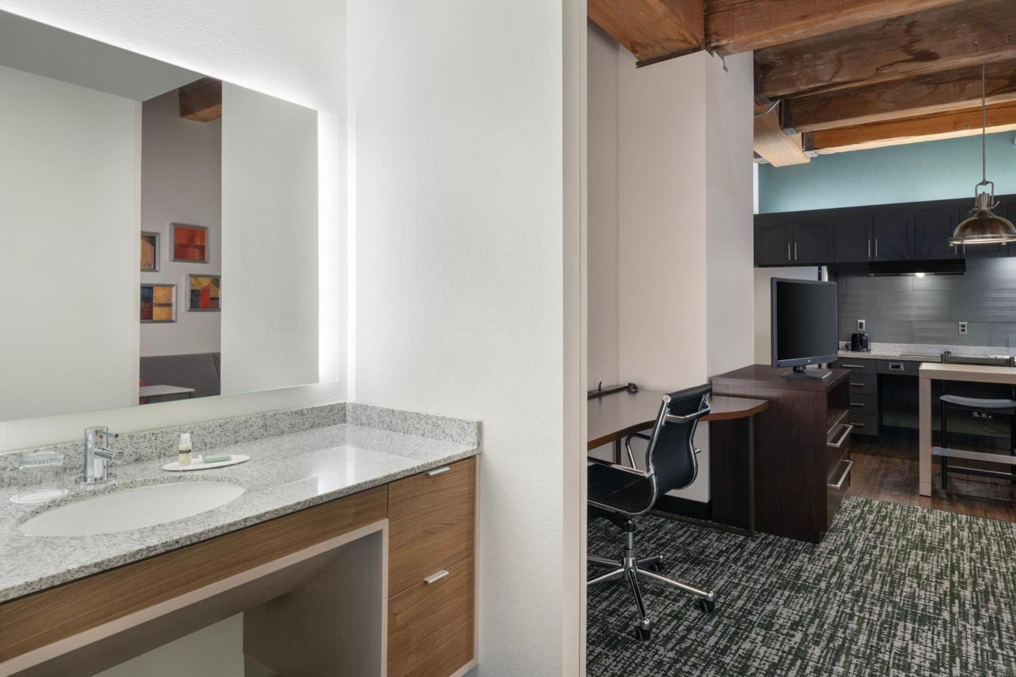 By Marriott Downtown Seaport Hotel 3*