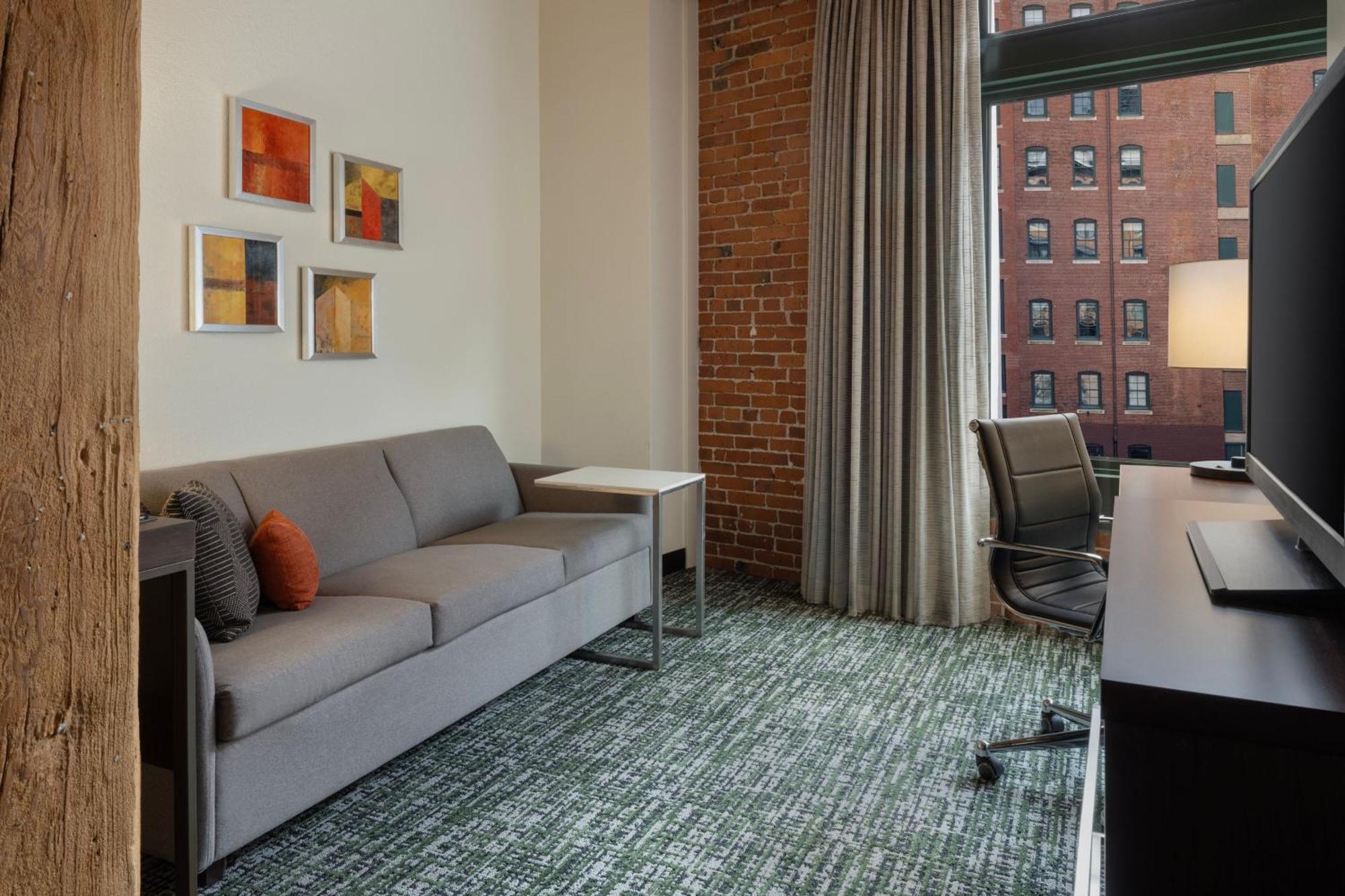 By Marriott Downtown Seaport 3*