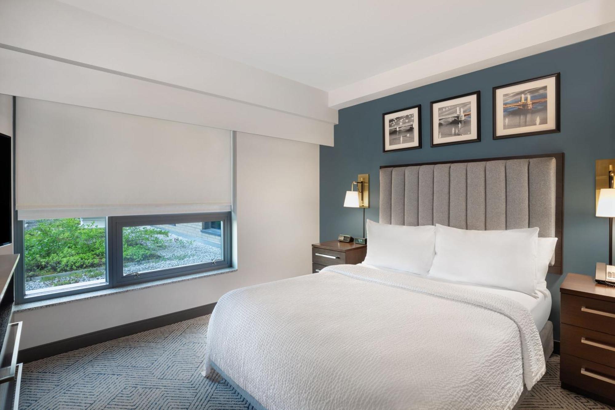 By Marriott Back Bay/fenway