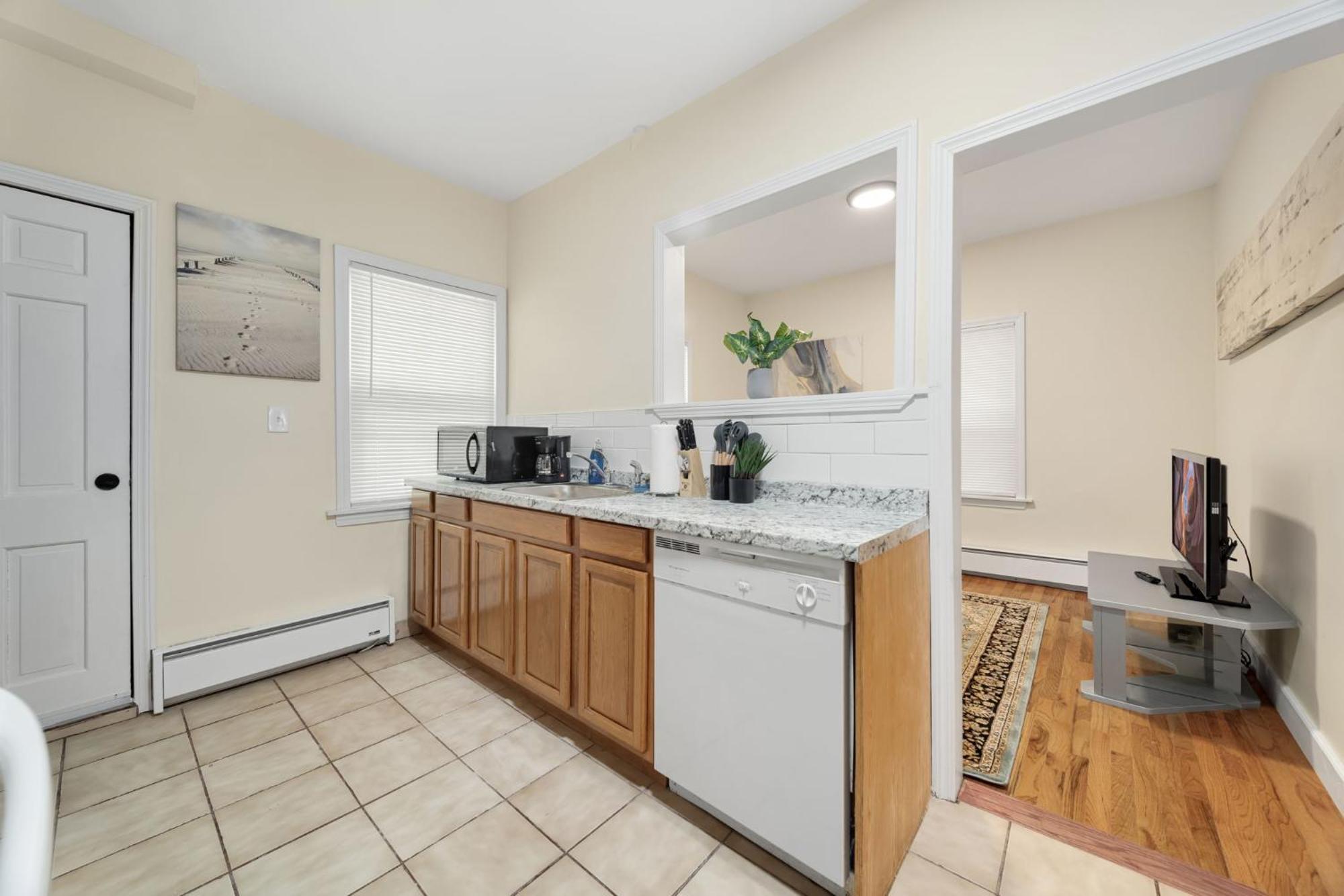 Newly Renovated 2br1ba At The *