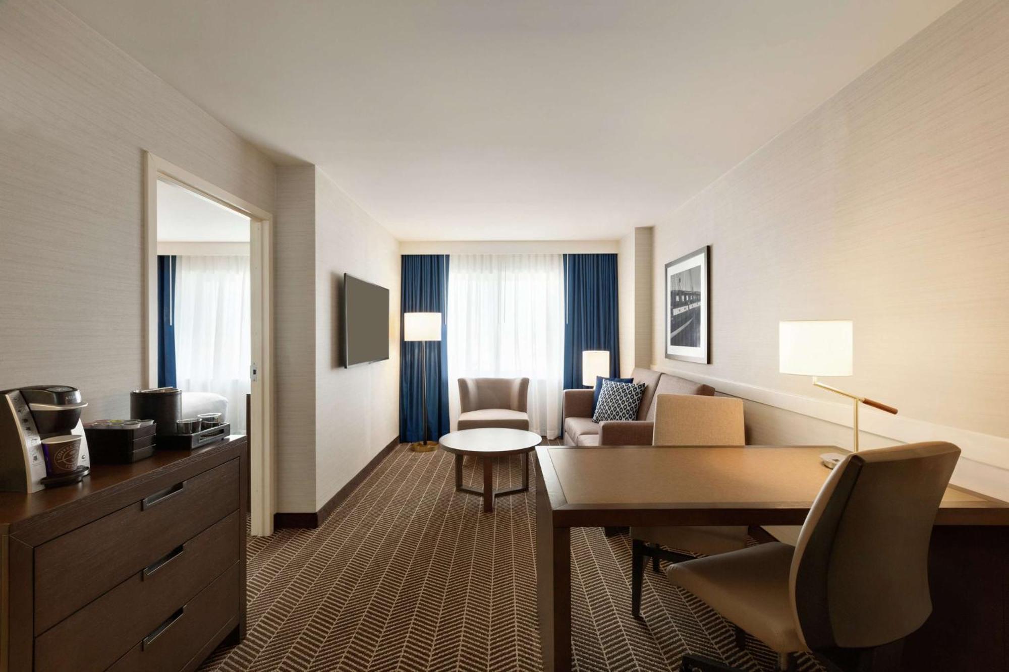 Embassy At Logan Airport Hotel 3*