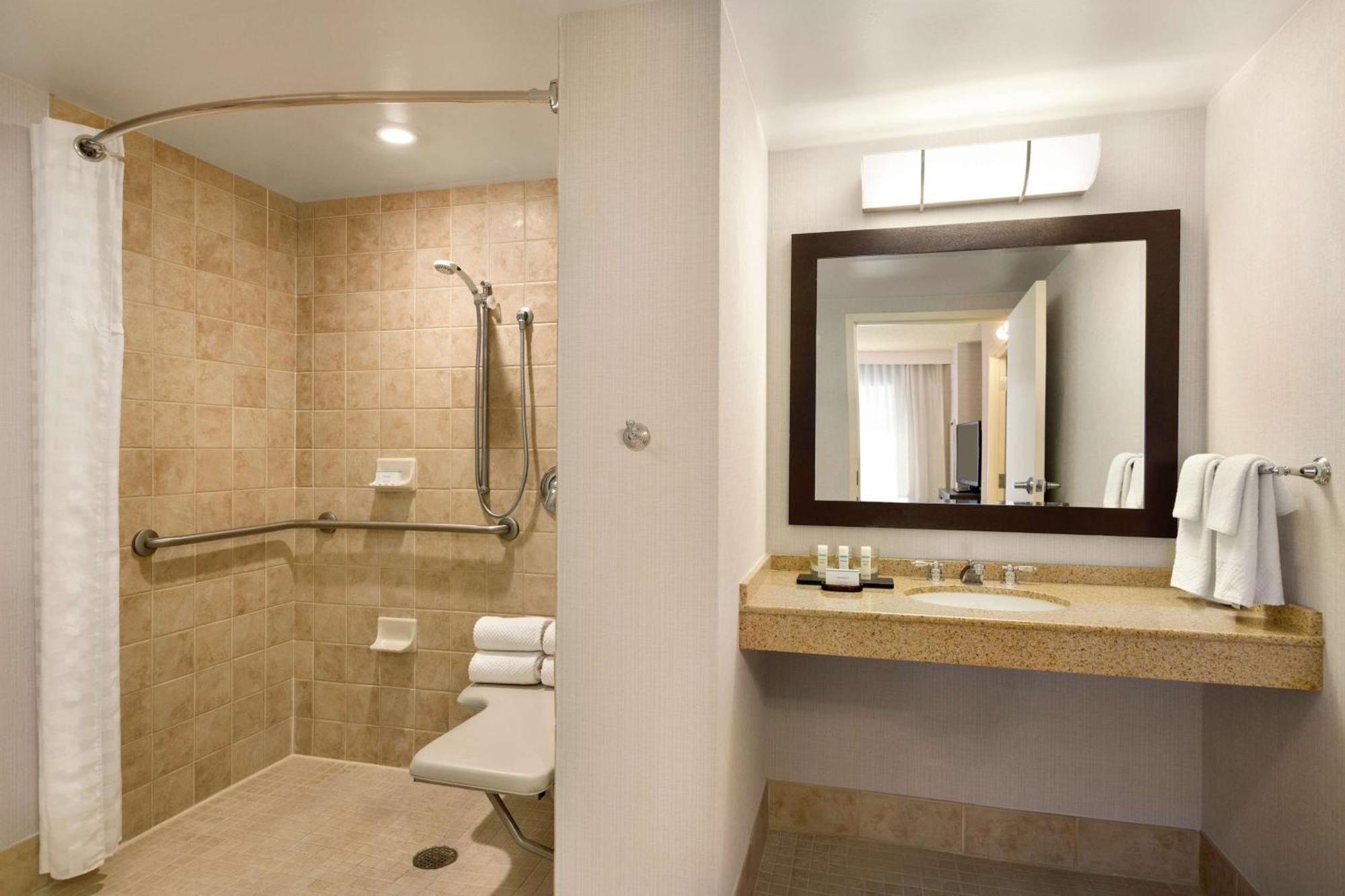 Embassy At Logan Airport Hotel 3*