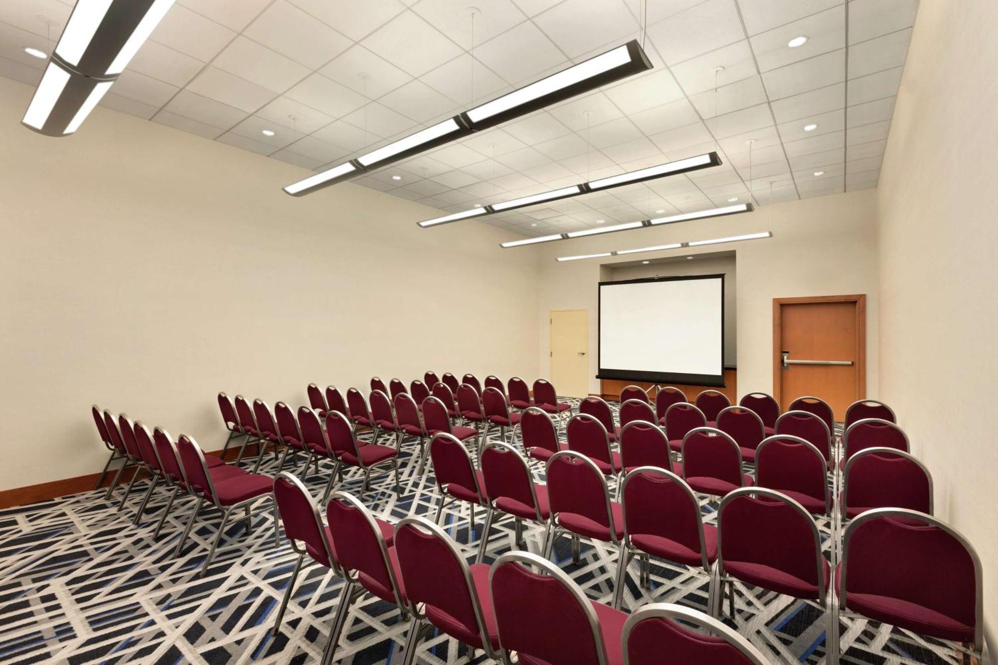 Hotel Embassy At Logan Airport 3*