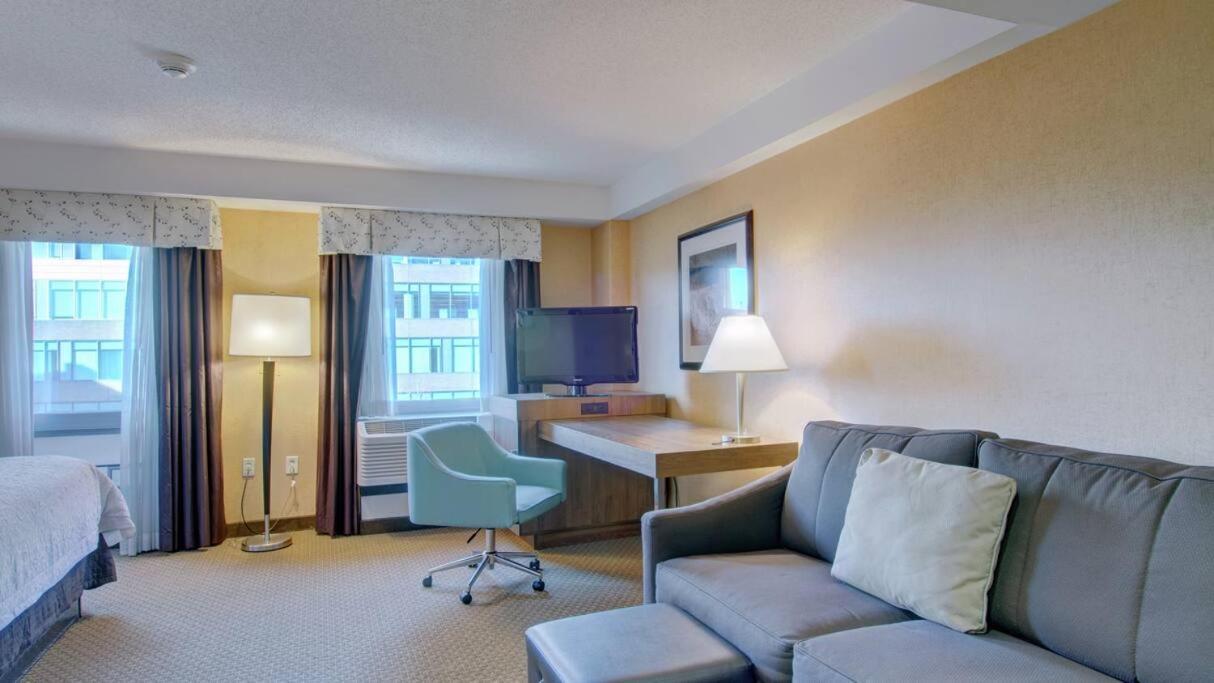 Hampton & Crosstown Center Hotel Boston
