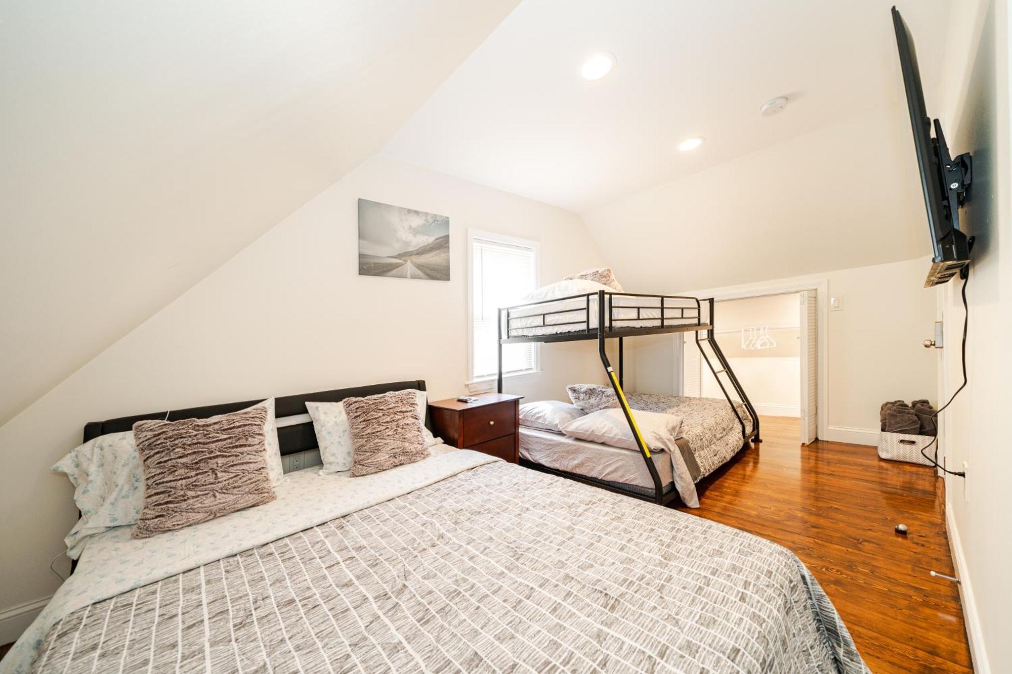 988 New! Bliss - Cozy & Lovely Getaway * Boston