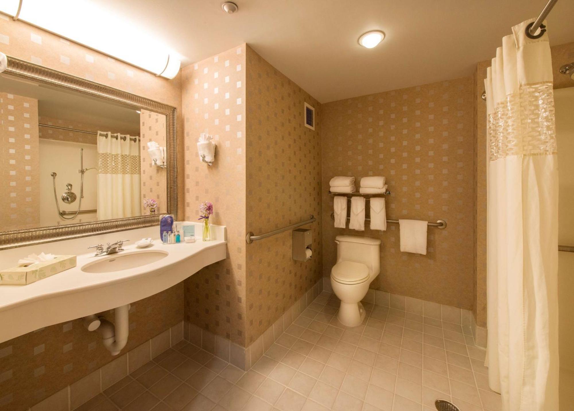 Hotel Hampton & Crosstown Center 3*