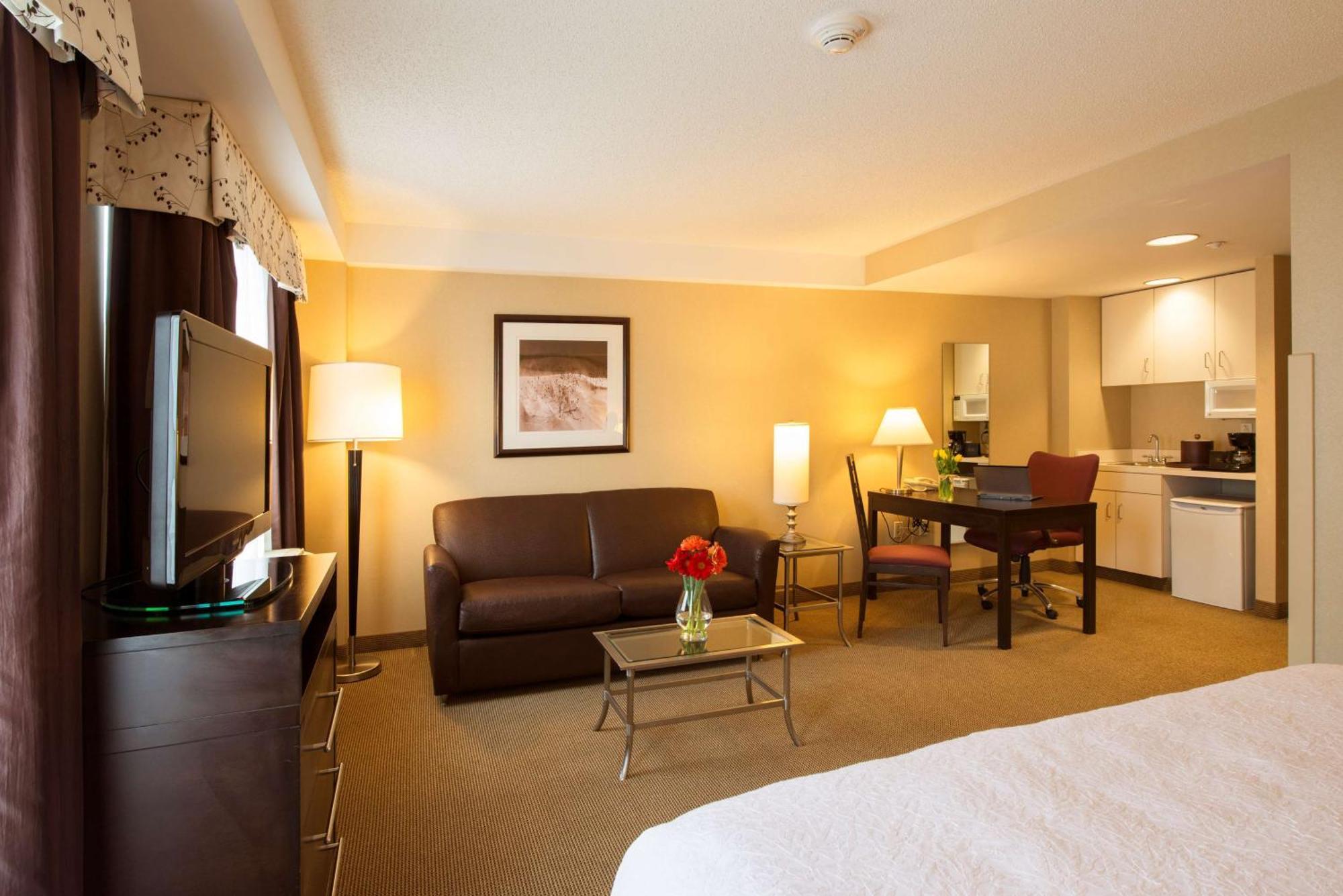Hampton & Crosstown Center Hotel