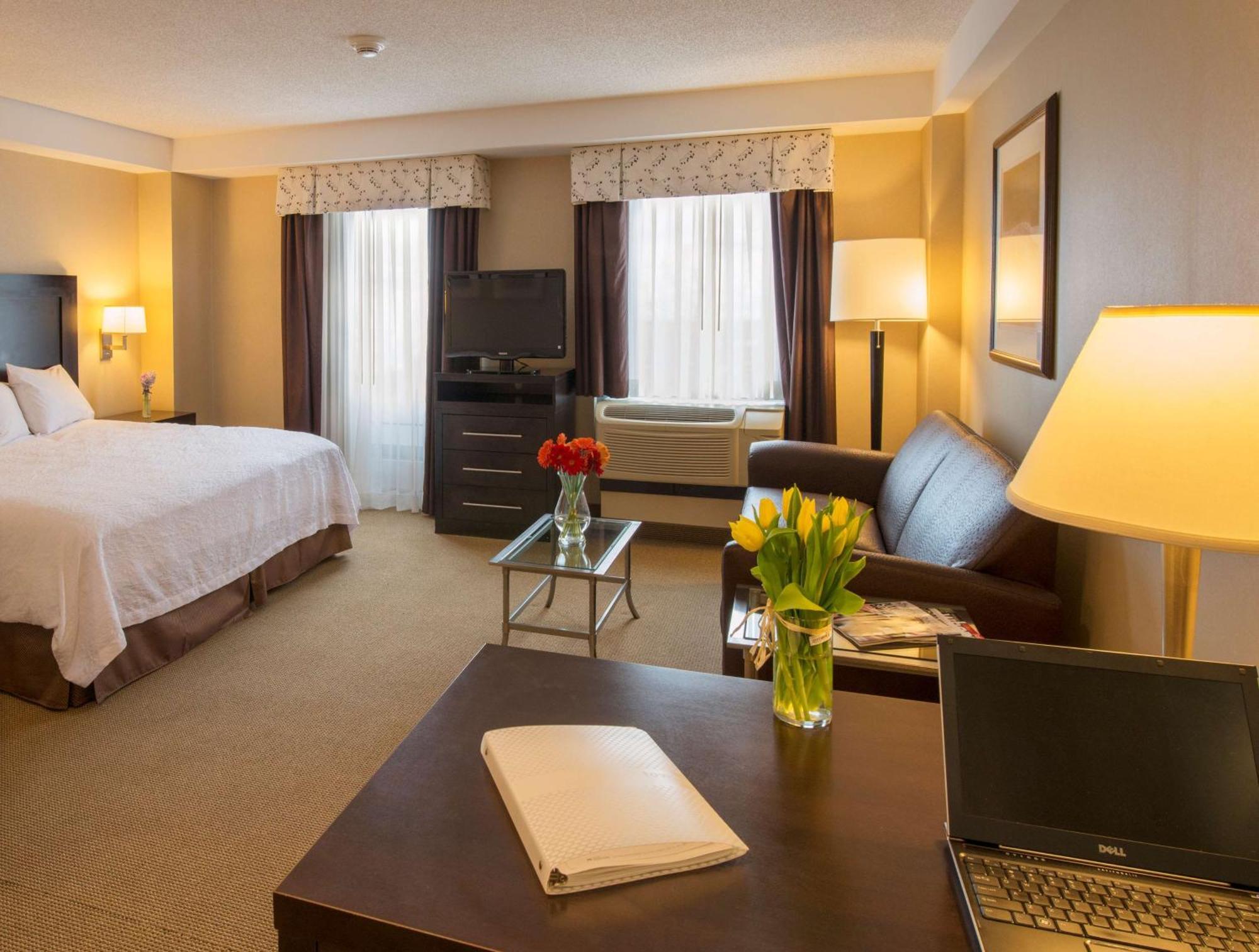 Hotel Hampton & Crosstown Center 3*