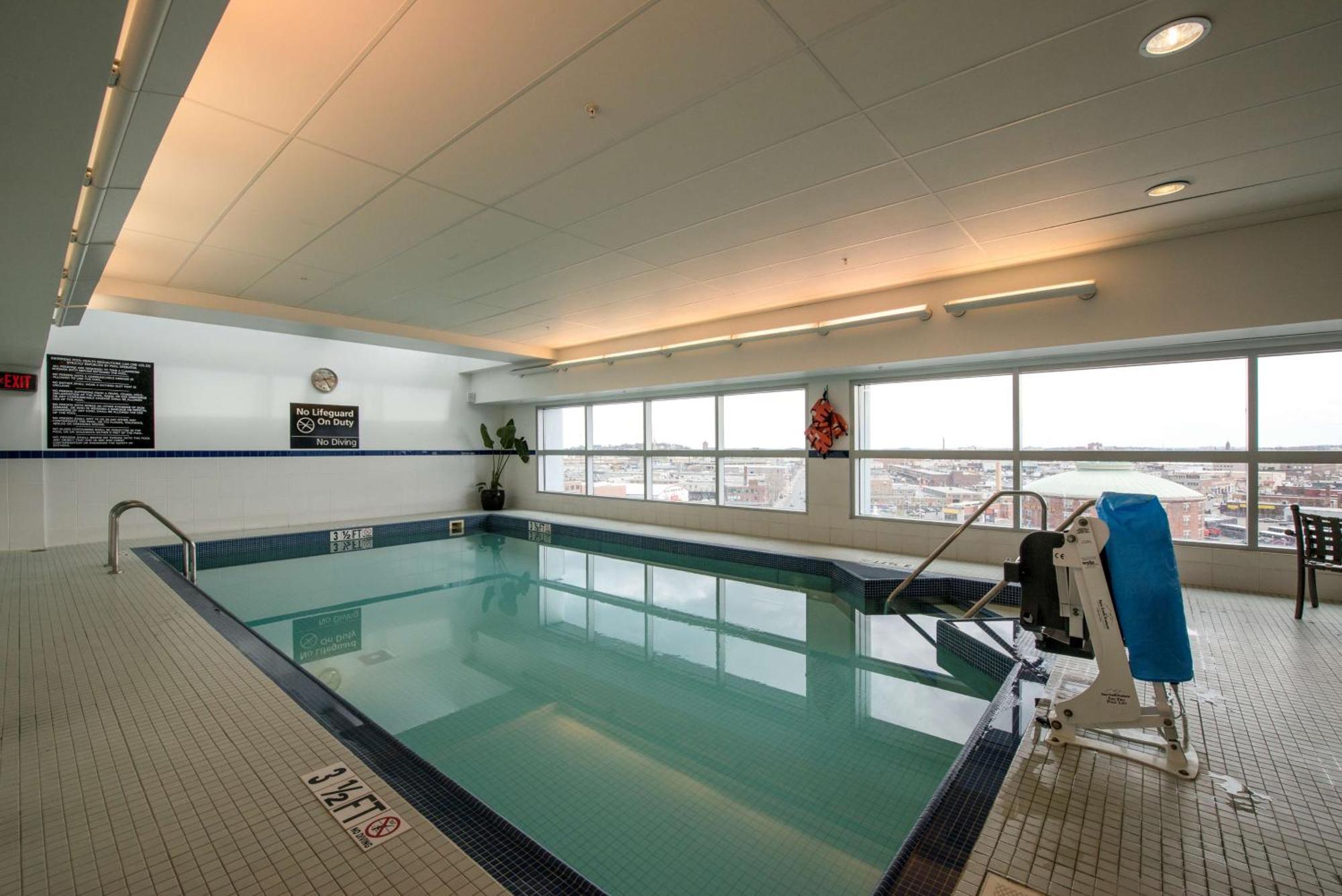 Hampton & Crosstown Center Hotel 3*