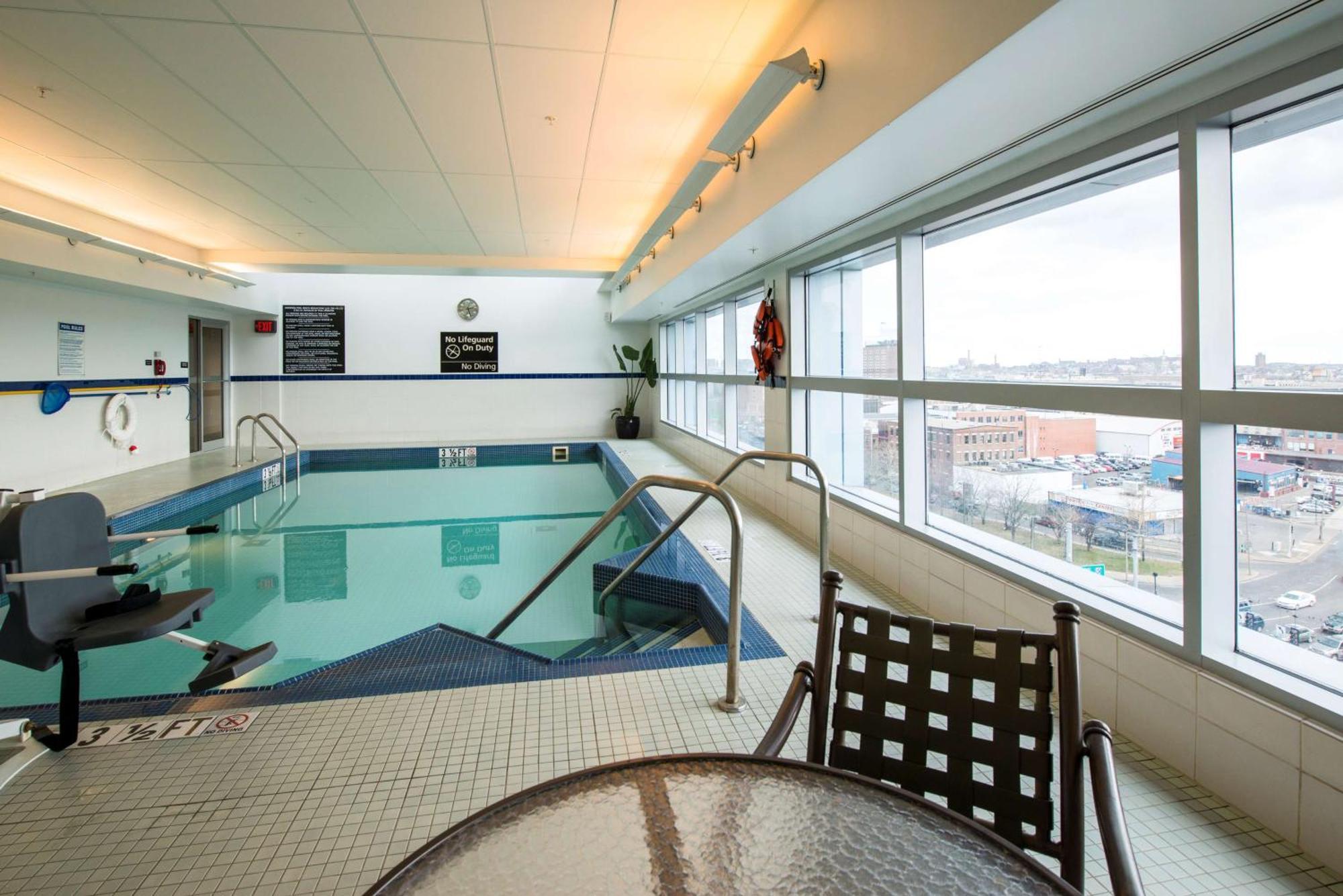 Hotel Hampton & Crosstown Center 3*
