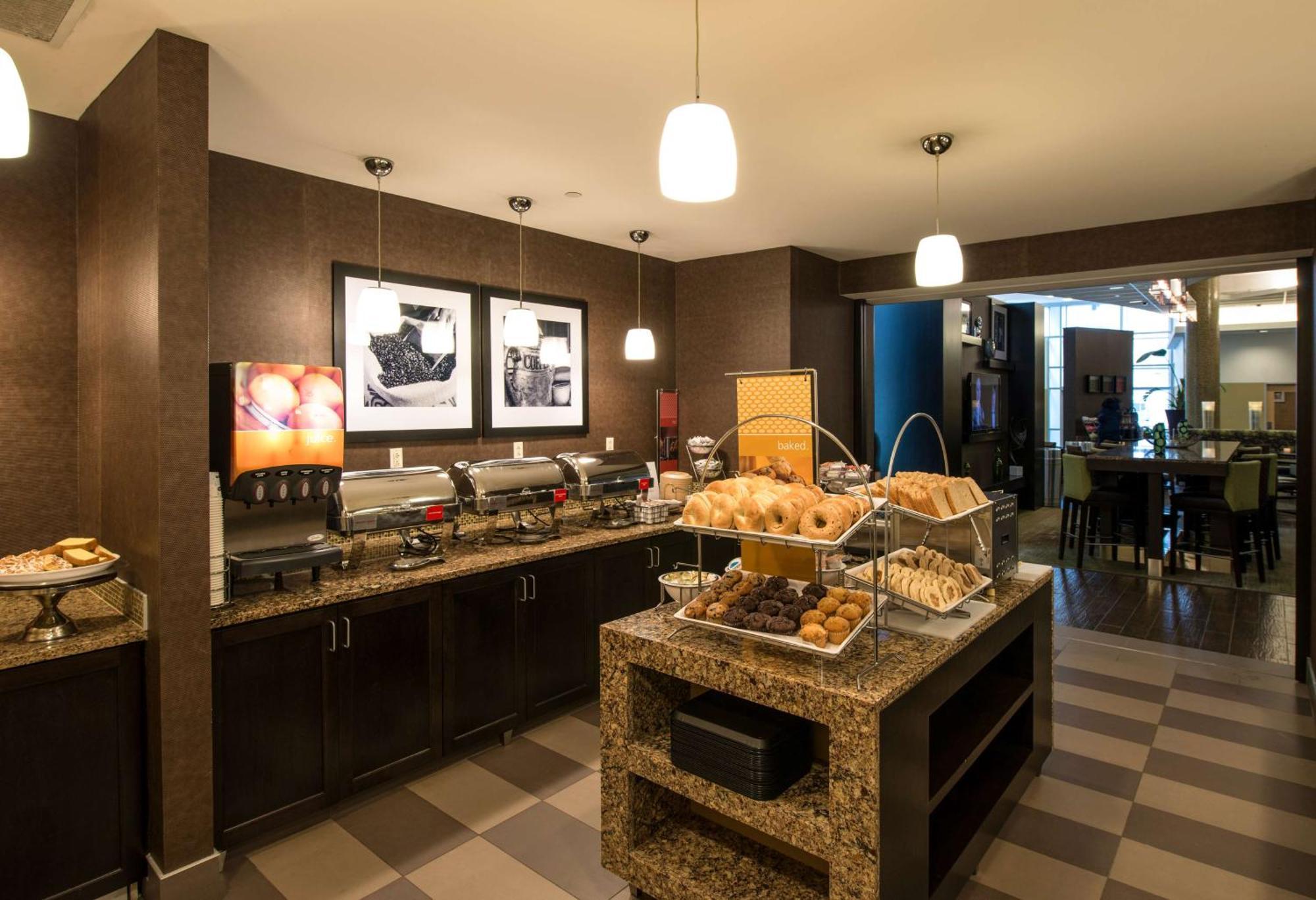 Hotel Hampton & Crosstown Center 3*