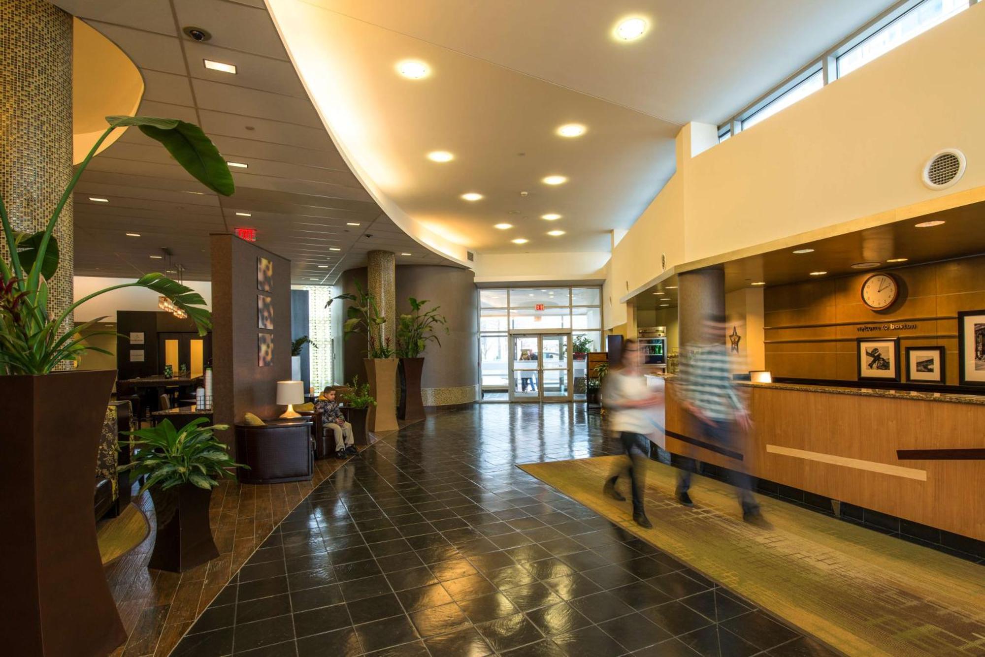 Hampton & Crosstown Center 3*