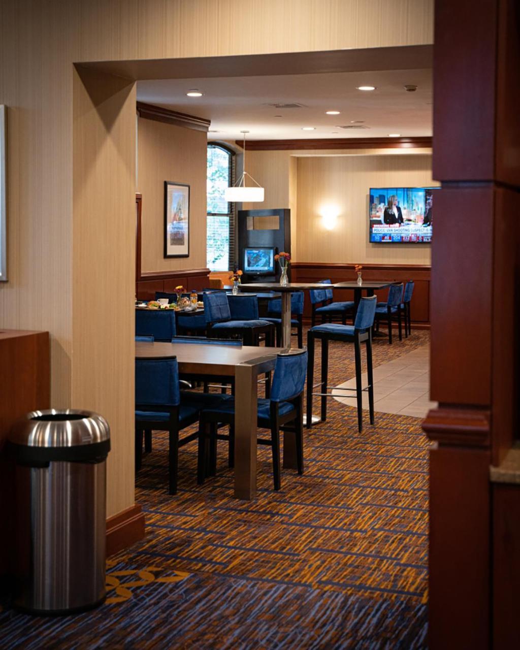 Courtyard Copley Square Hotel 3*