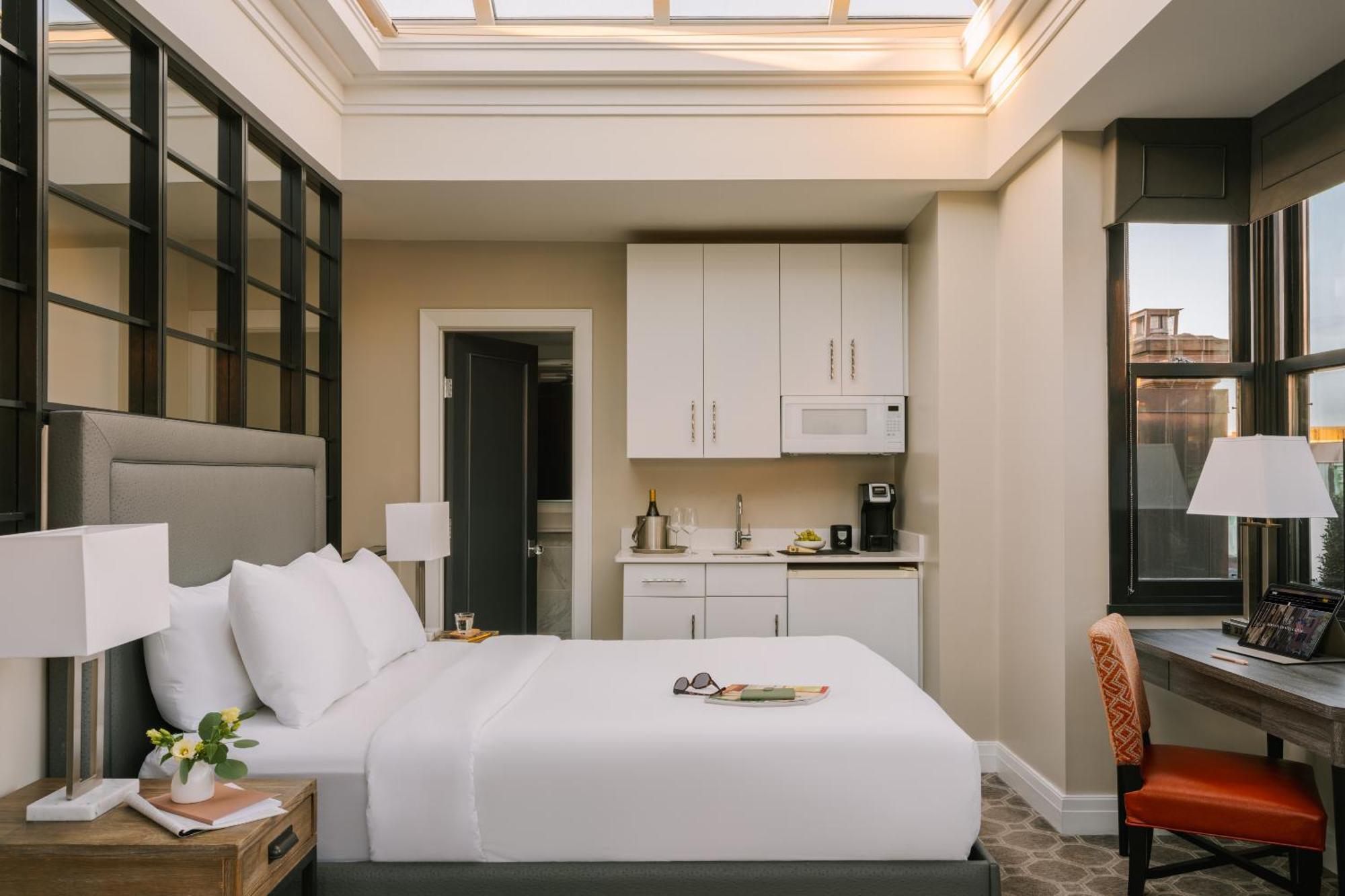 No. 284 Powered By Sonder Hotel 4*