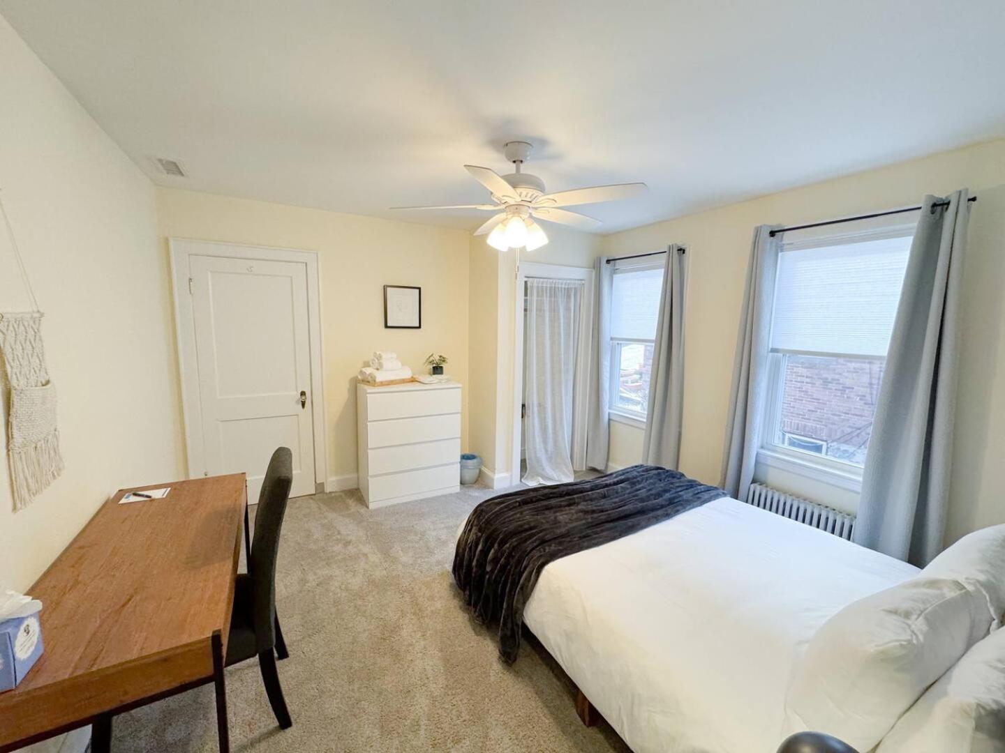 Spacious 3 Bed, In Unit Laundry, Air Apartment
