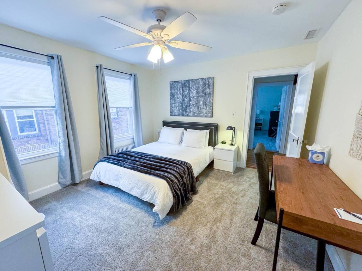 Apartment Spacious 3 Bed, In Unit Laundry, Air Boston
