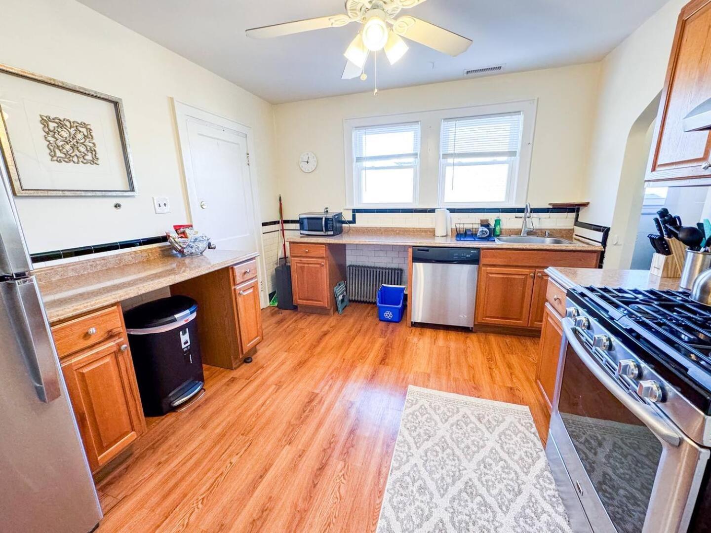 Spacious 3 Bed, In Unit Laundry, Air Apartment Boston