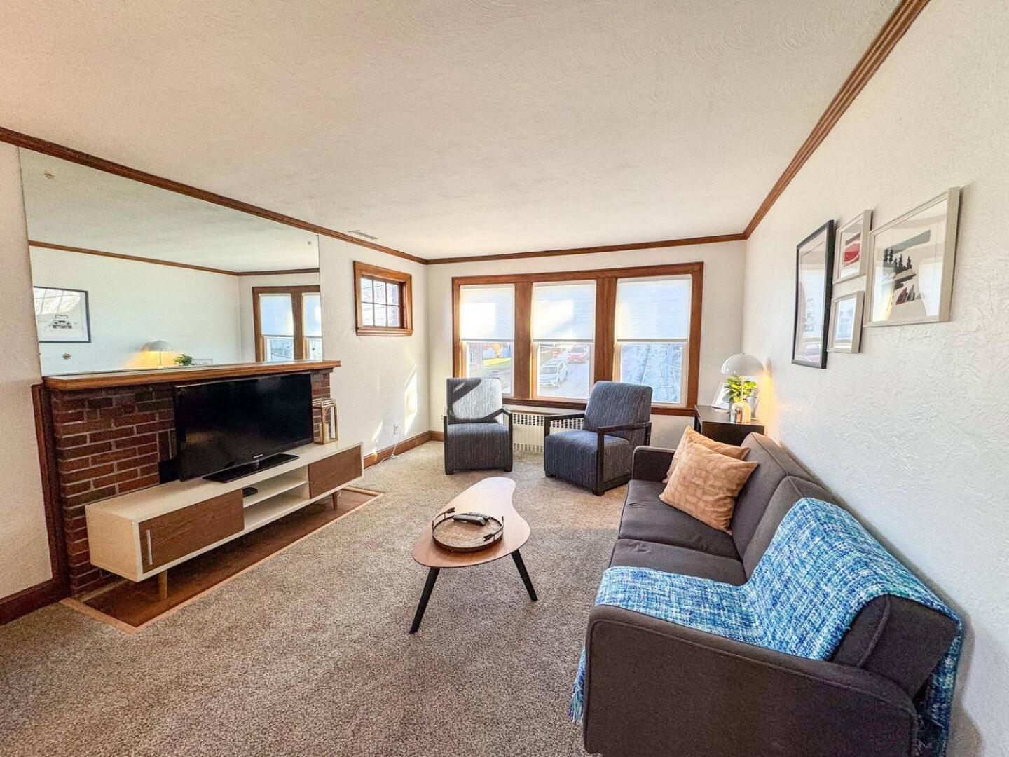 Spacious 3 Bed, In Unit Laundry, Air Boston
