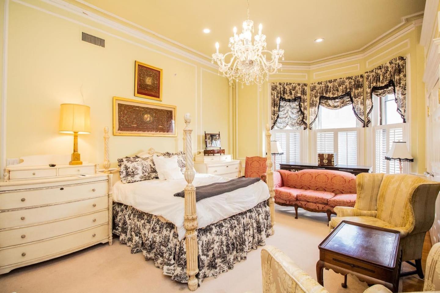Back Bay Efficiency Unit, Pvt Bath, Kitchenette Apartment *