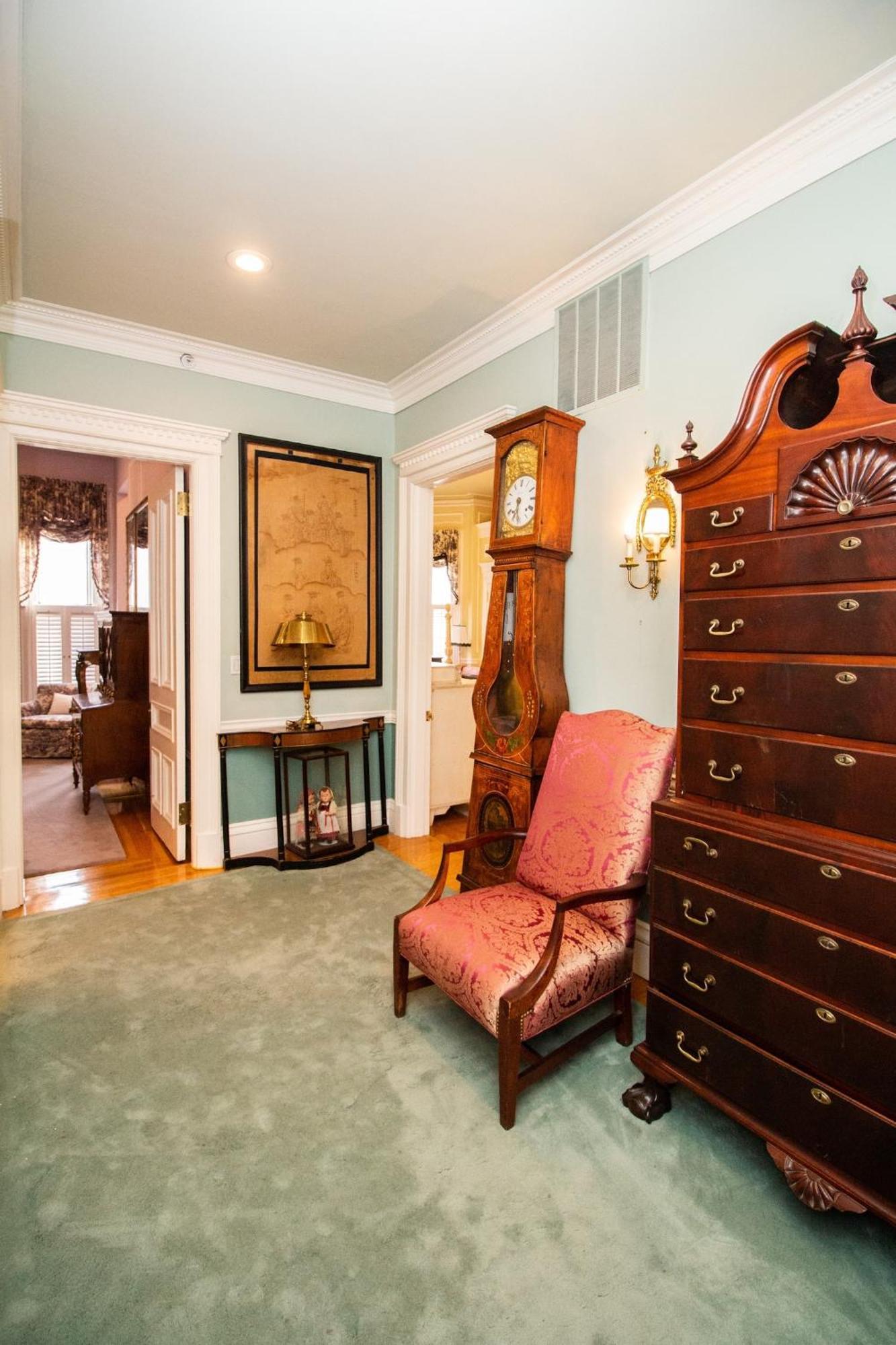 Back Bay Efficiency Unit, Pvt Bath, Kitchenette *