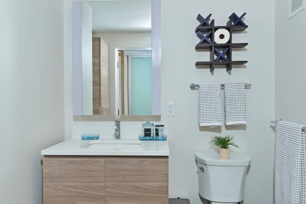 Modern Seaport Oasis Apartment *