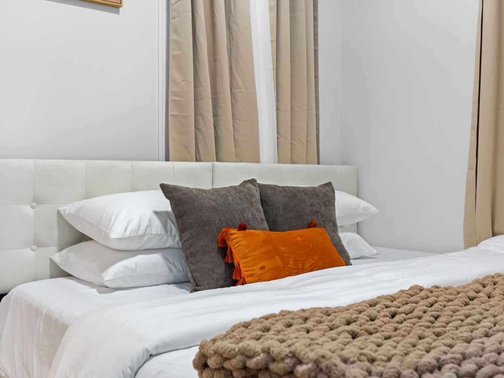5br 3bath 6beds Apartment