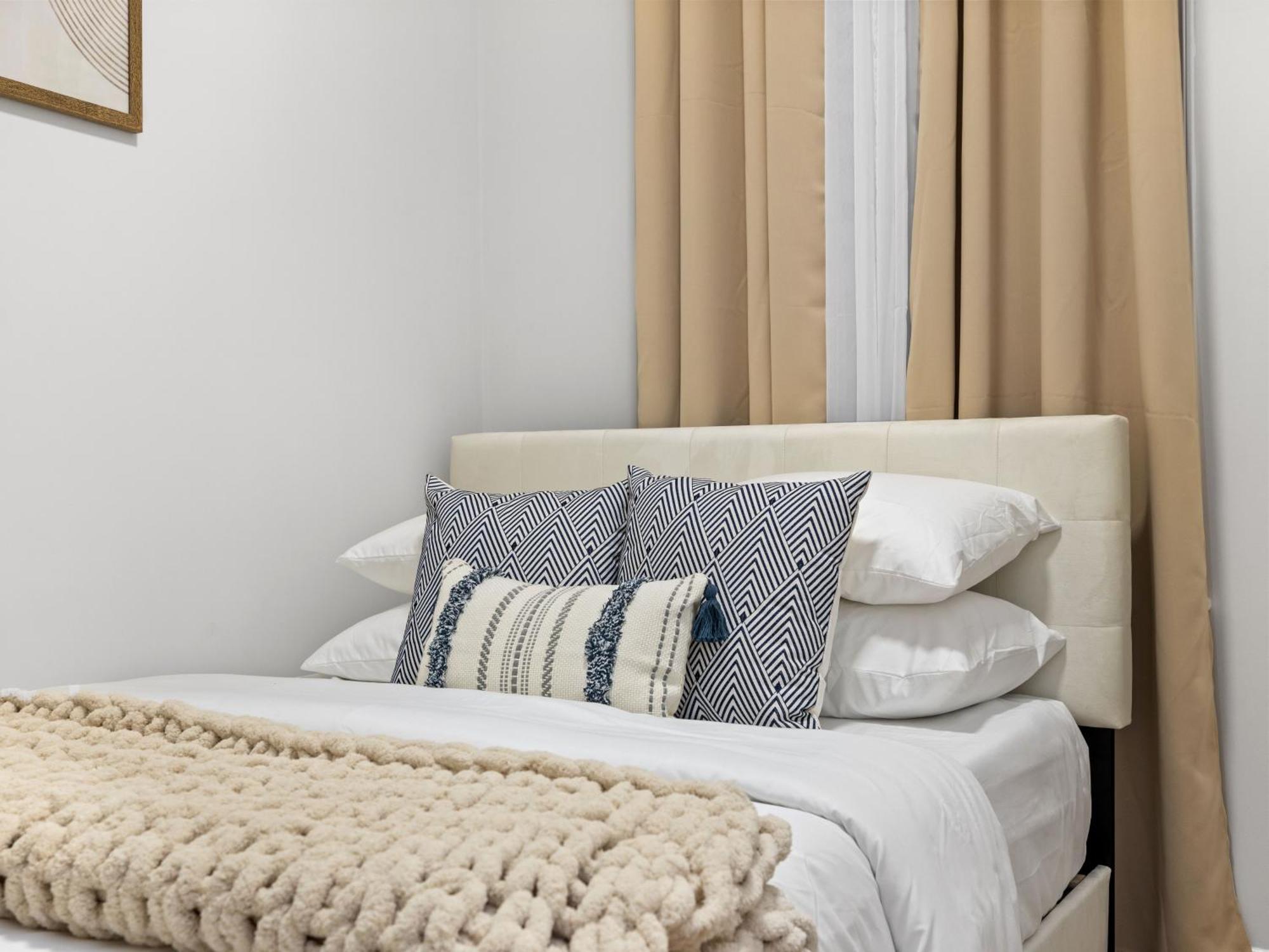 Apartment 5br 3bath 6beds