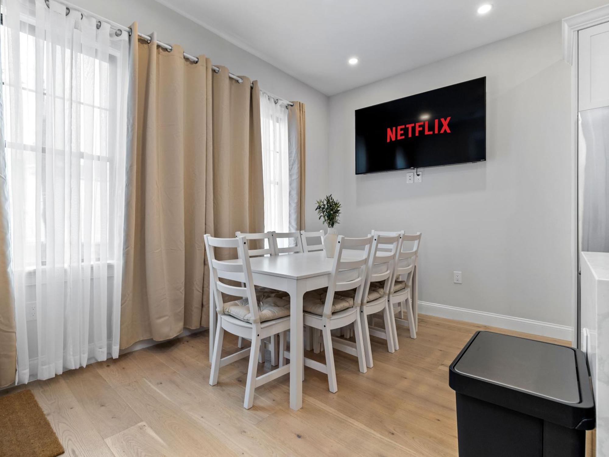 Apartment 5br 3bath 6beds