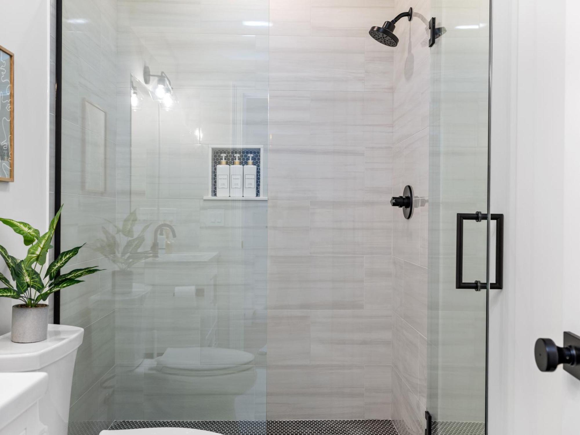 5br 3bath 6beds Apartment *