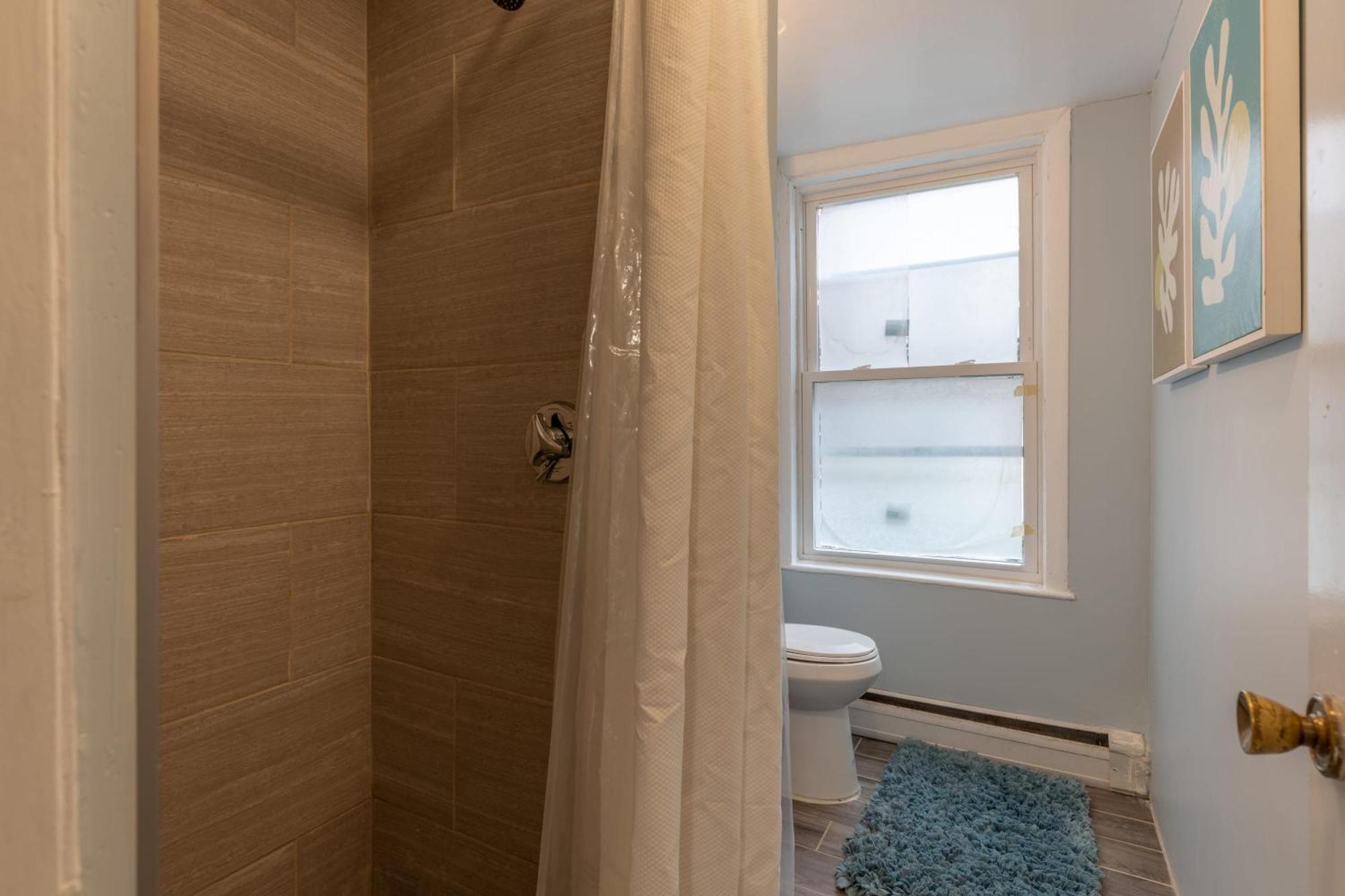 3 Bed 1 Bath In Historic Building Apartment *