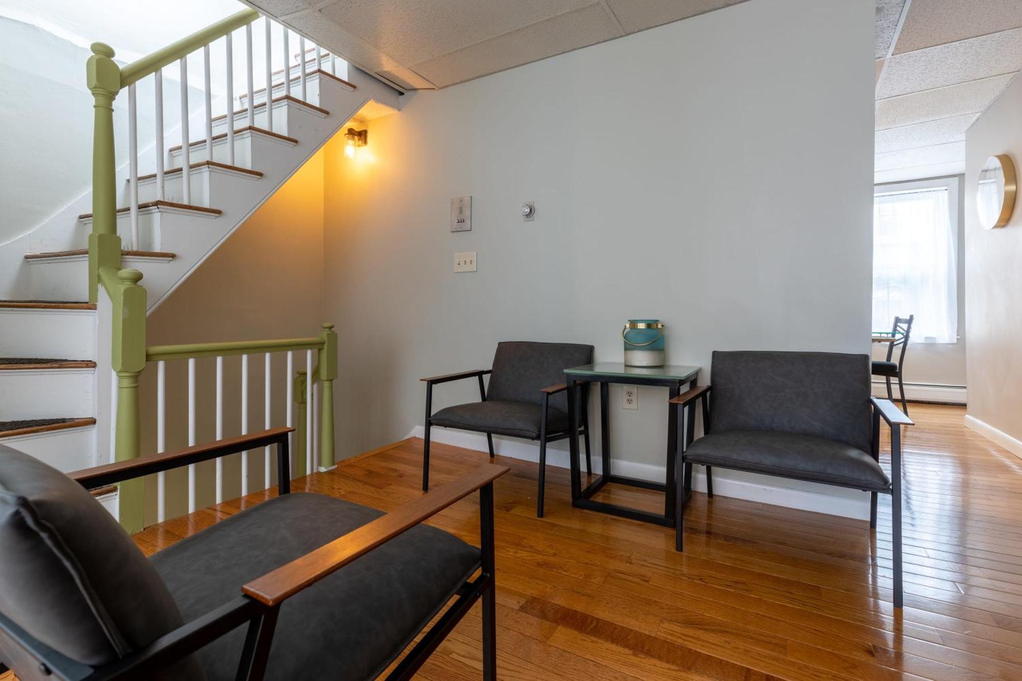 3 Bed 1 Bath In Historic Building Apartment