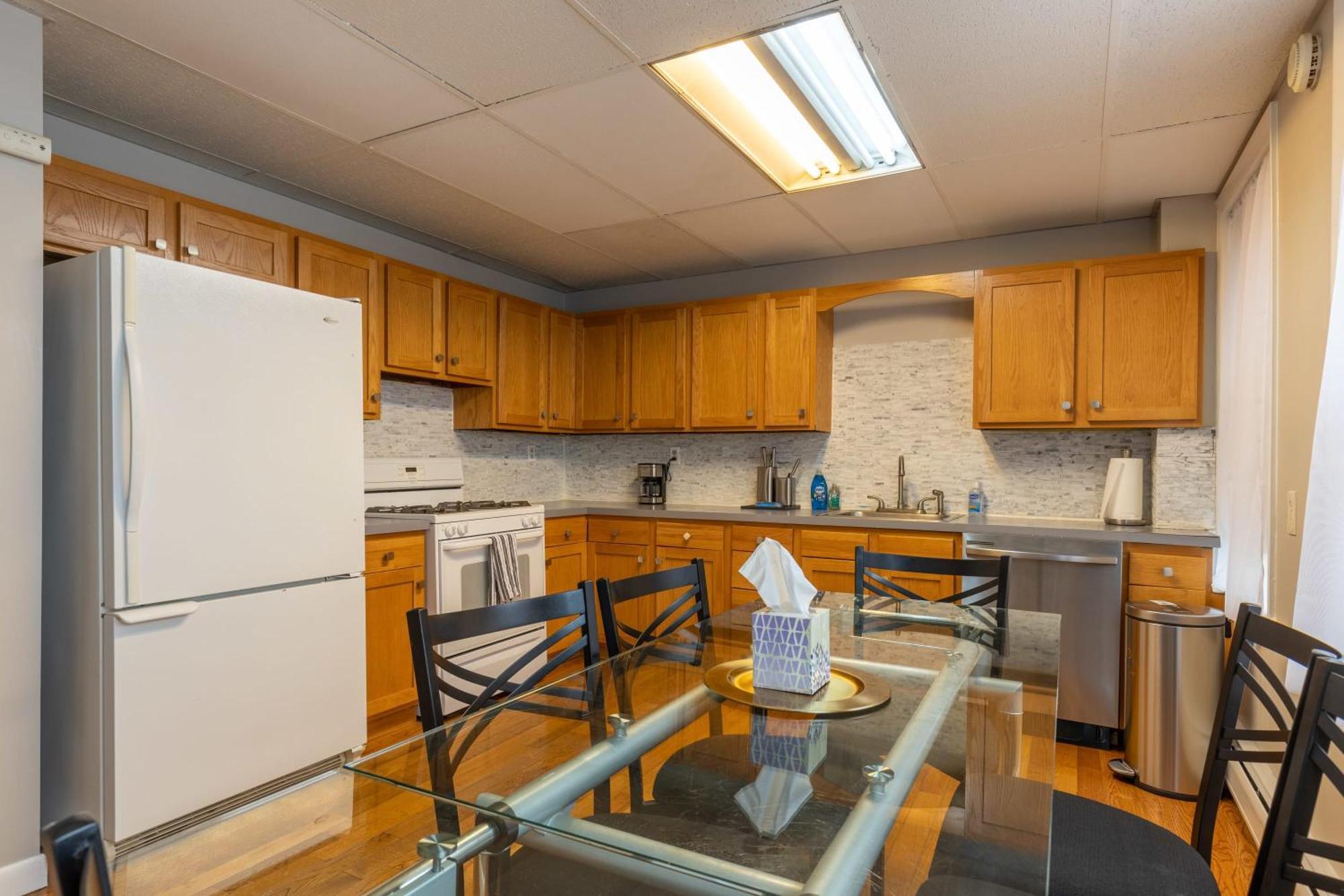 Apartment 3 Bed 1 Bath In Historic Building