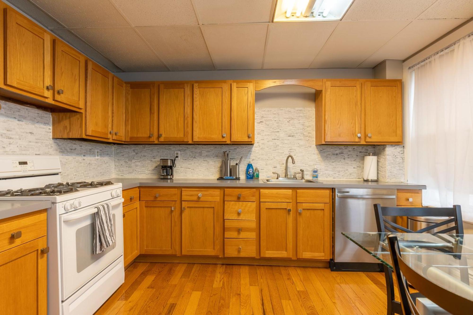 3 Bed 1 Bath In Historic Building Apartment