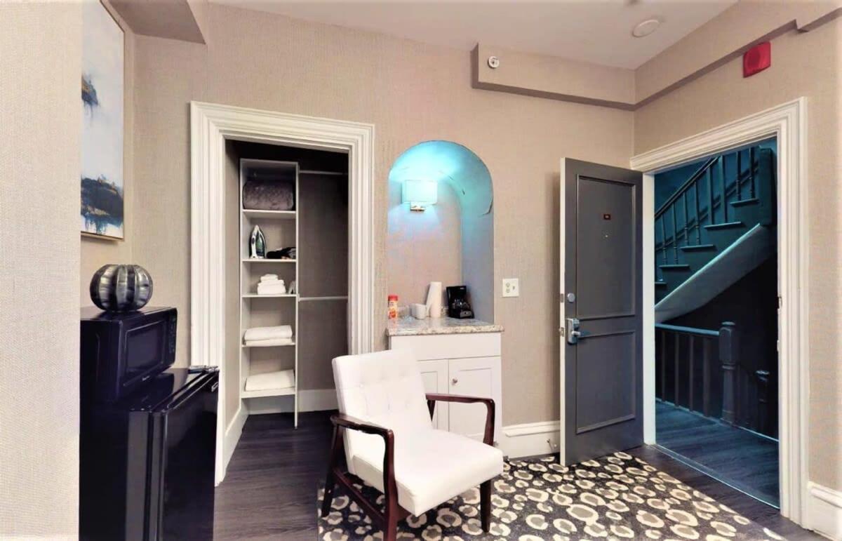 L 3-33 Stylish Private In Boston! Boston