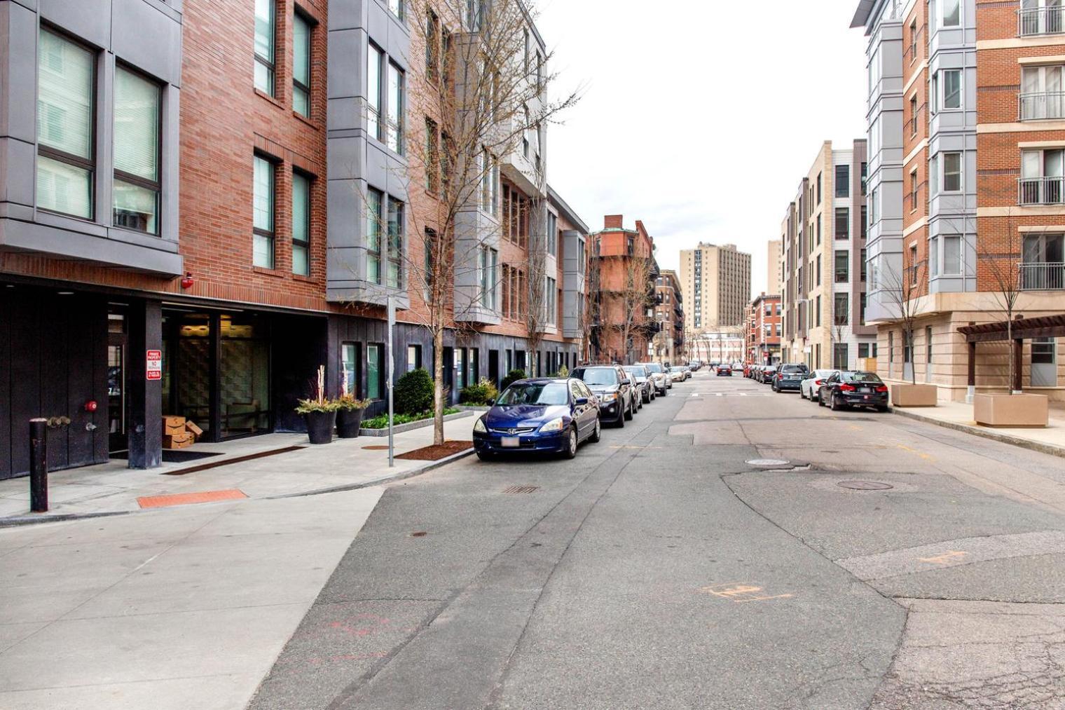 Fenway 1br W Gym Steps From Fenway Park Bos-375 * Boston