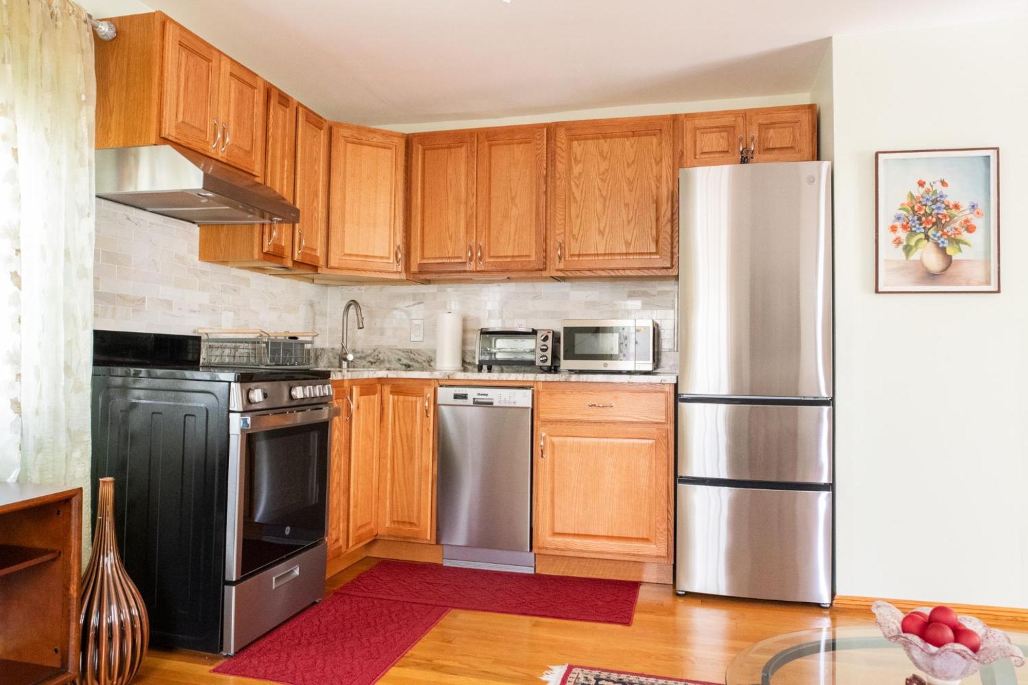 Beautiful Apartment-5 Beds-full Kitchen-parking-super Clean! Boston