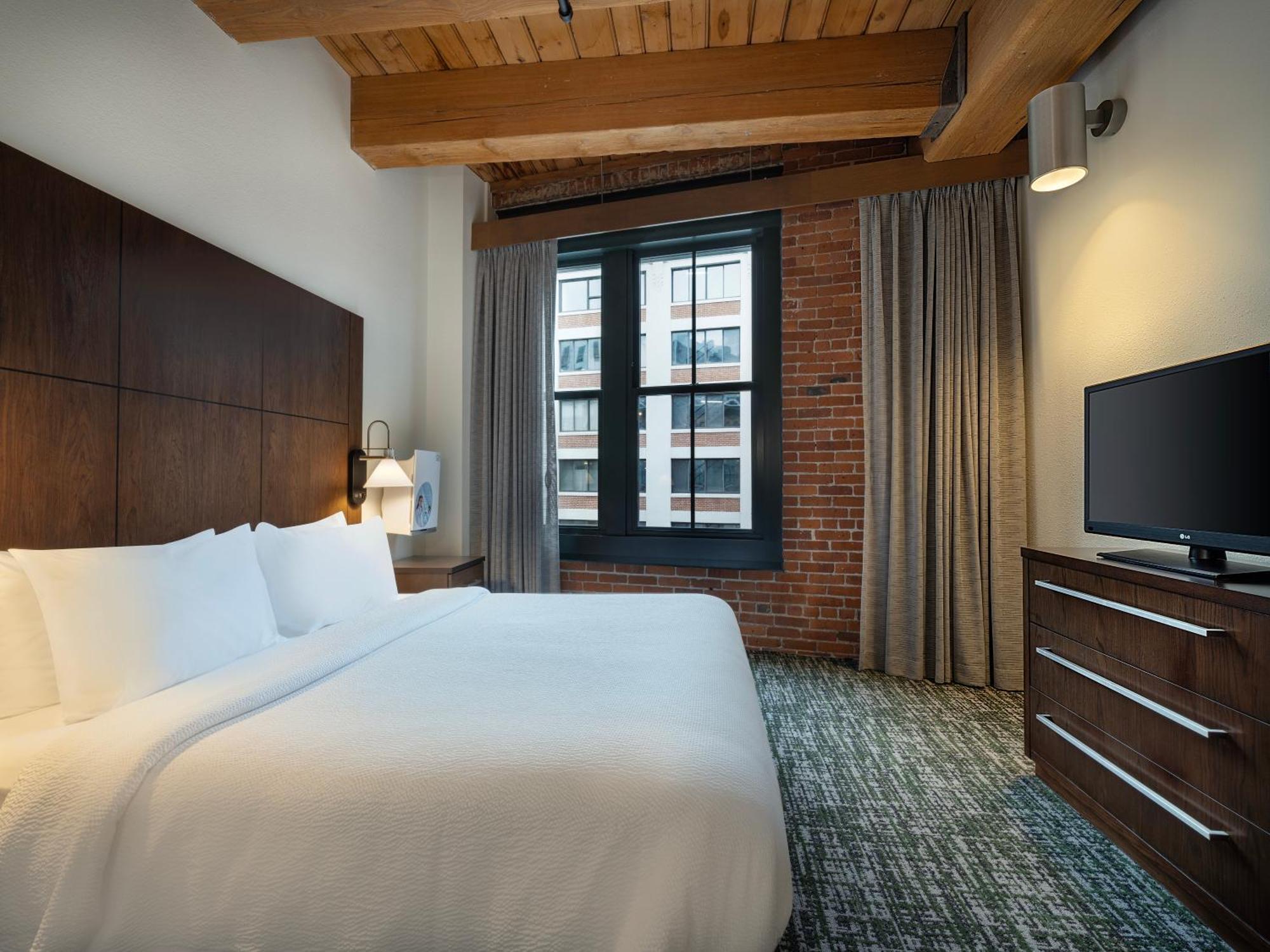 By Marriott Downtown Seaport Hotel
