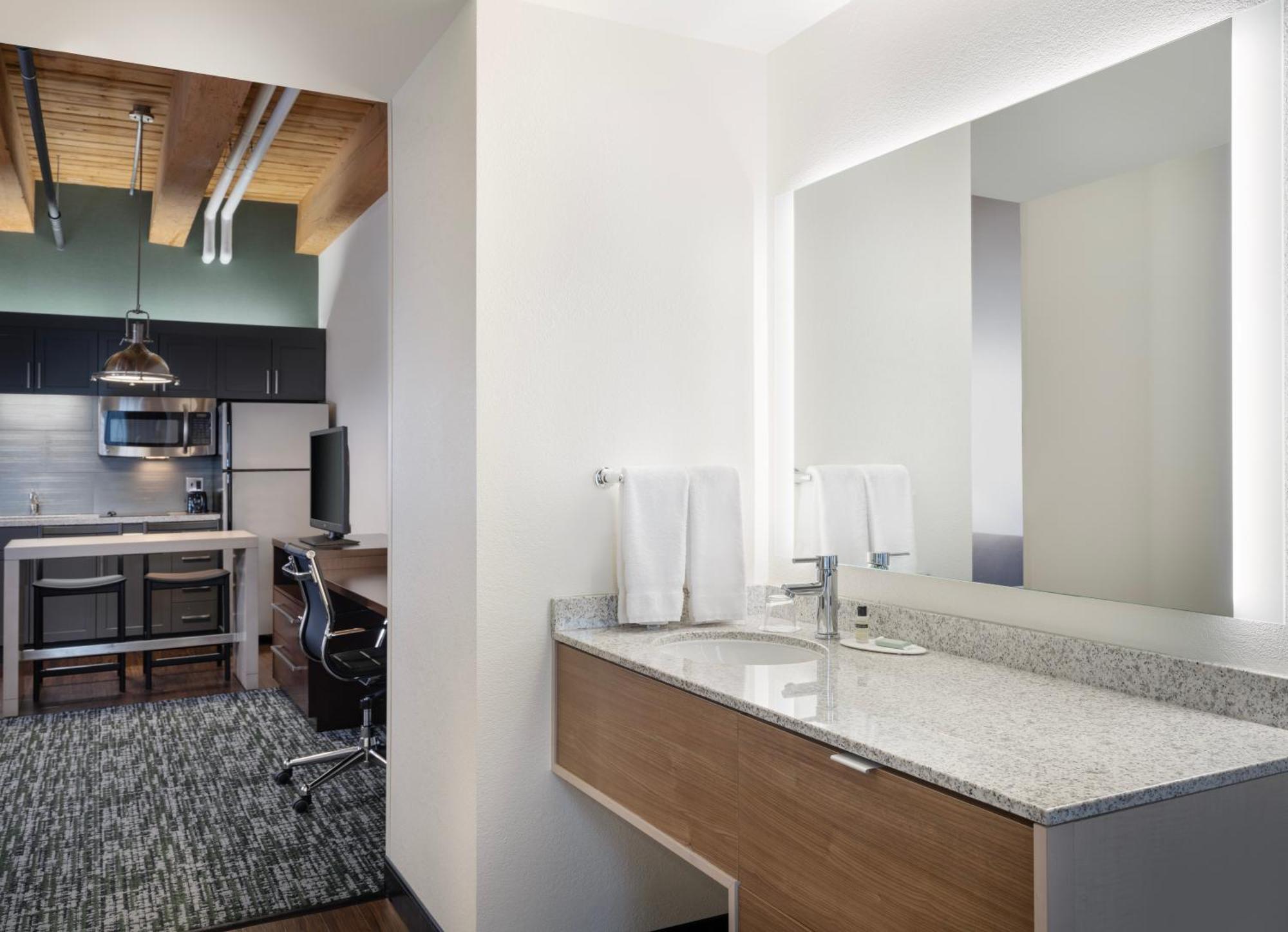 Hotel By Marriott Downtown Seaport