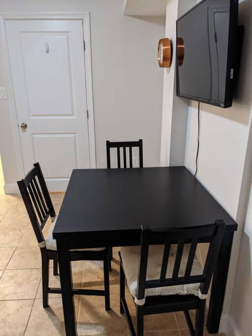 Brighton Sleeps 3 - Steps To Bus Line * Boston